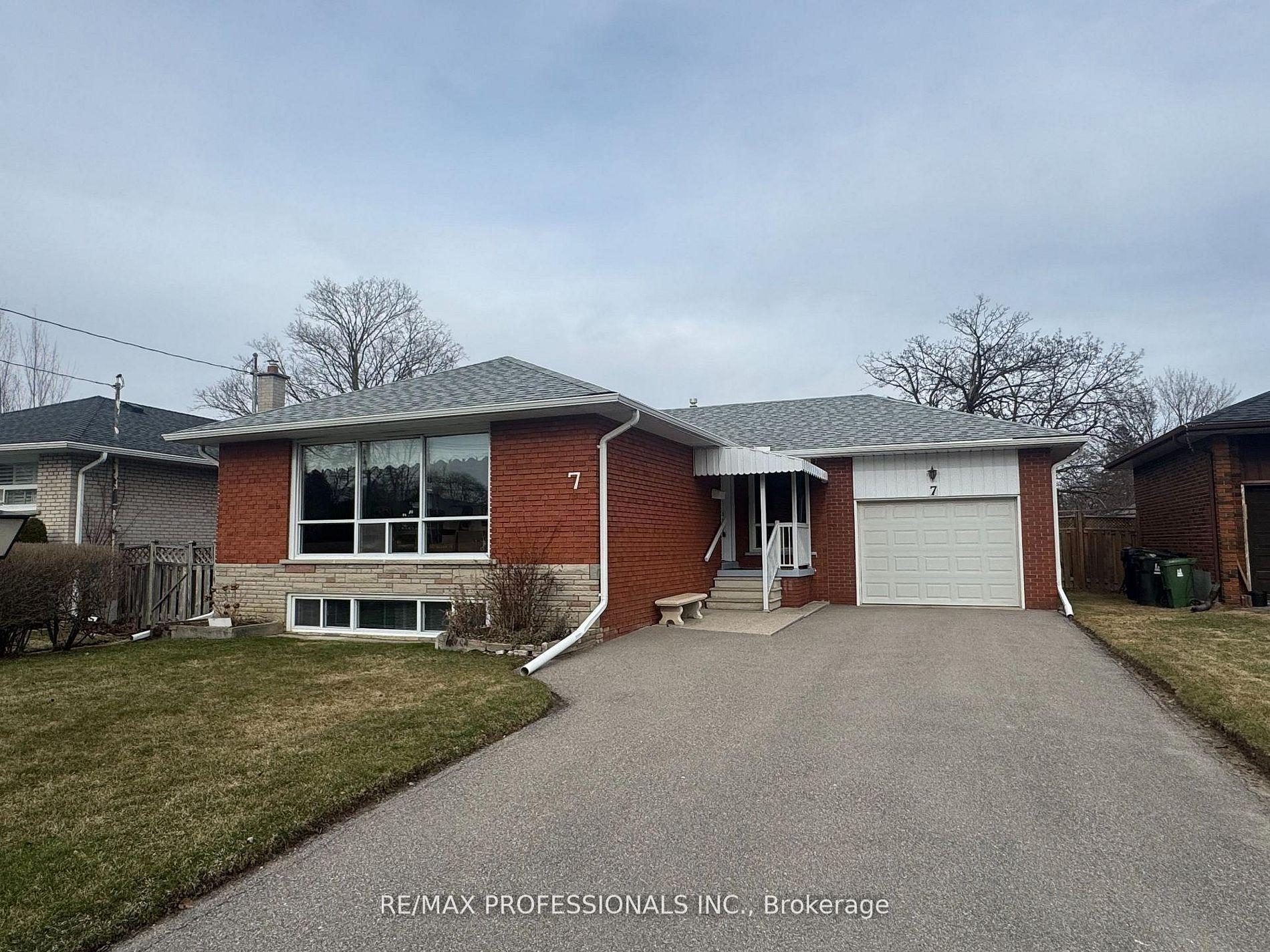 7 Pettit Drive — photo 1