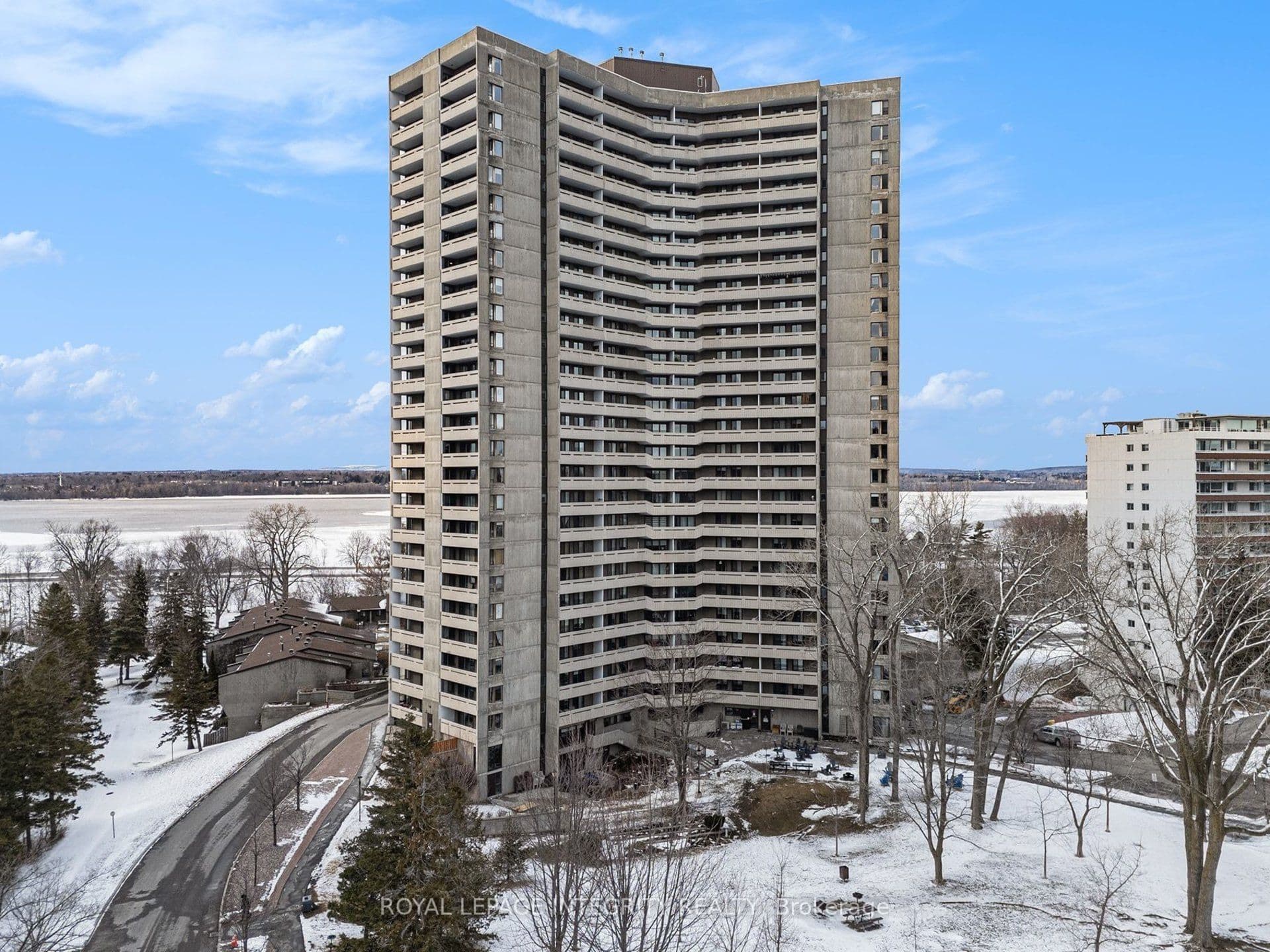 1081 Ambleside Drive 906 #906 — photo 1