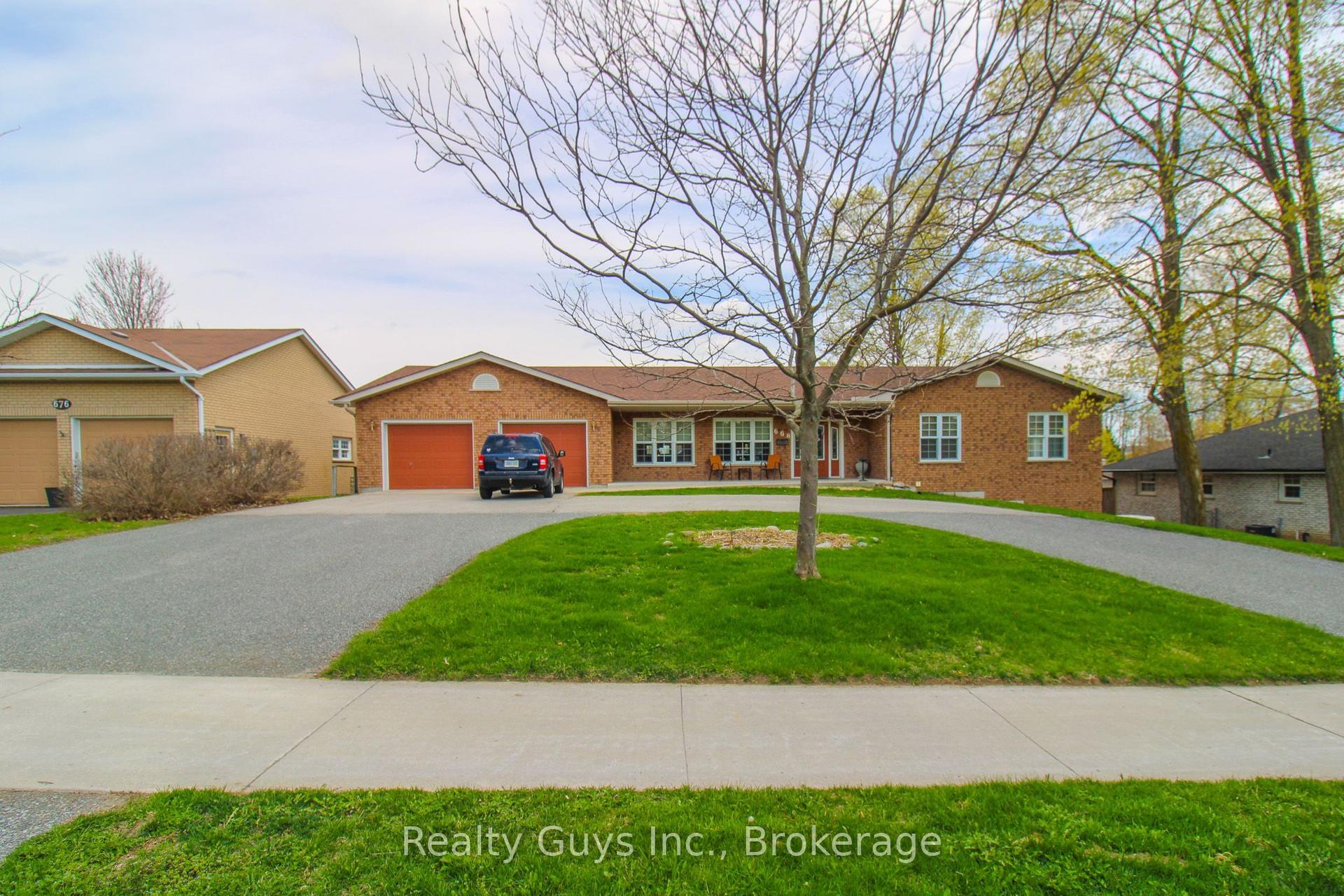 668 Brealey Drive, Peterborough — Detached for sale, photo 1