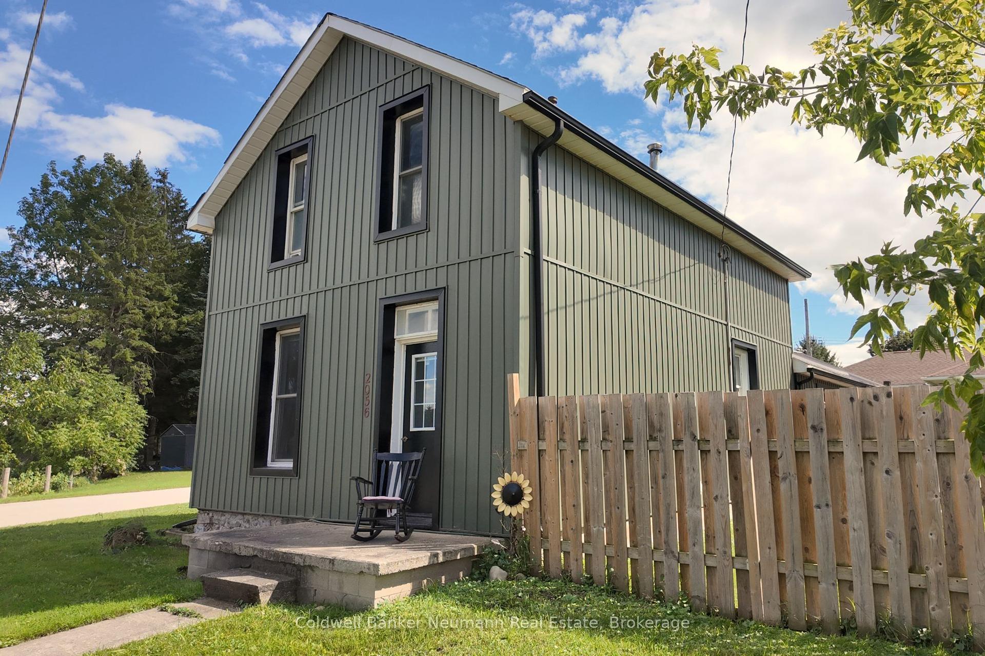 2056 Mill Street E, Howick — Detached for sale, photo 1