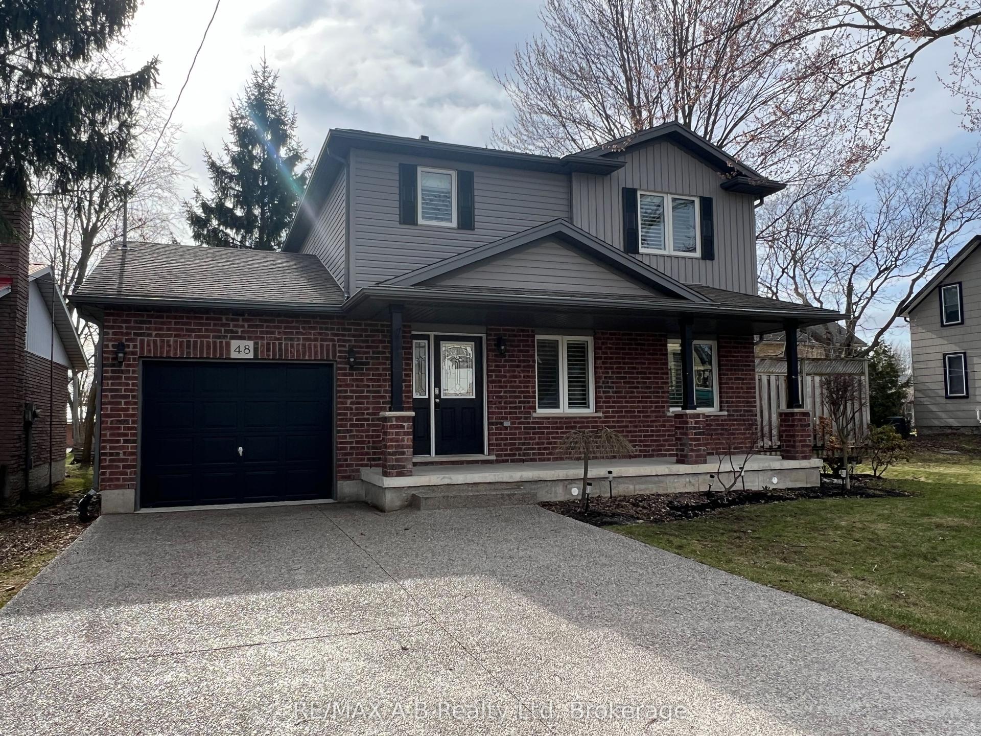 48 Wellington Street — photo 1