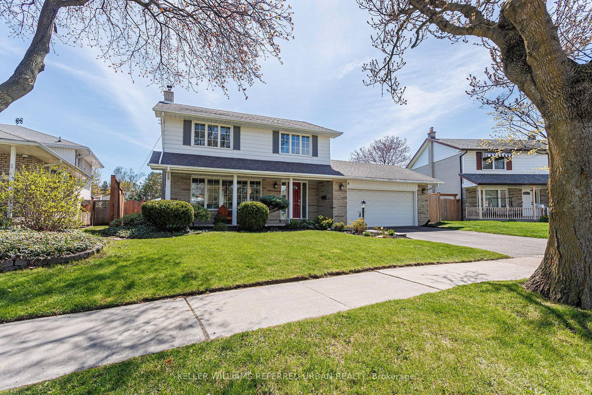 8 Markwood Crescent — photo 1