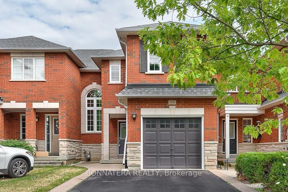 2399 Newcastle Crescent — photo 1