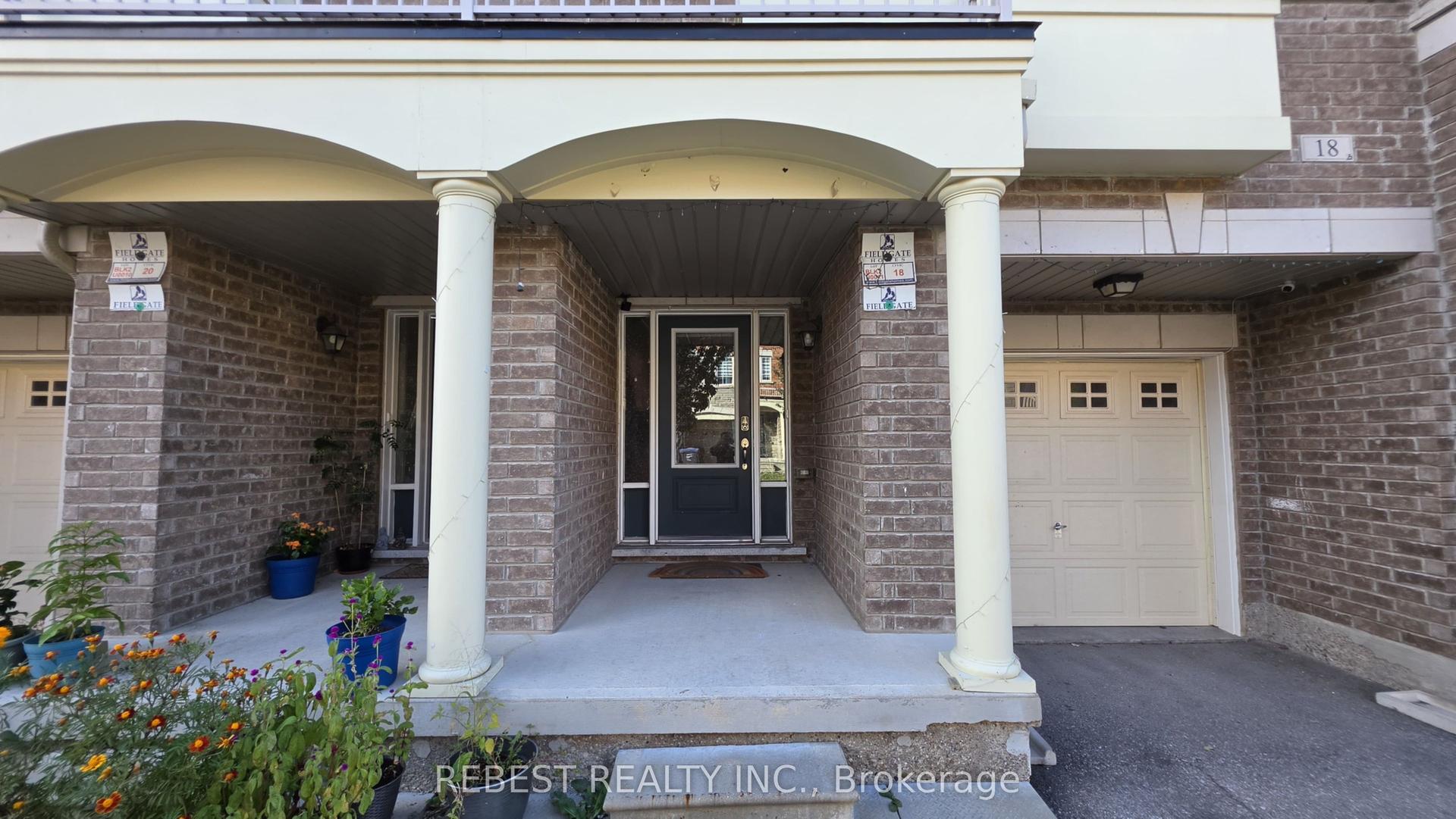 18 Aspen Hill Road, Brampton — Townhouse for lease, photo 1