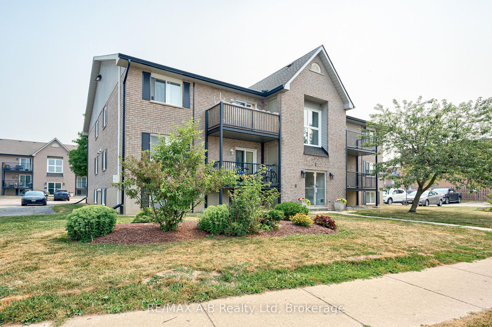 50 Campbell Court 106 #106, Stratford — Condo for sale, photo 1
