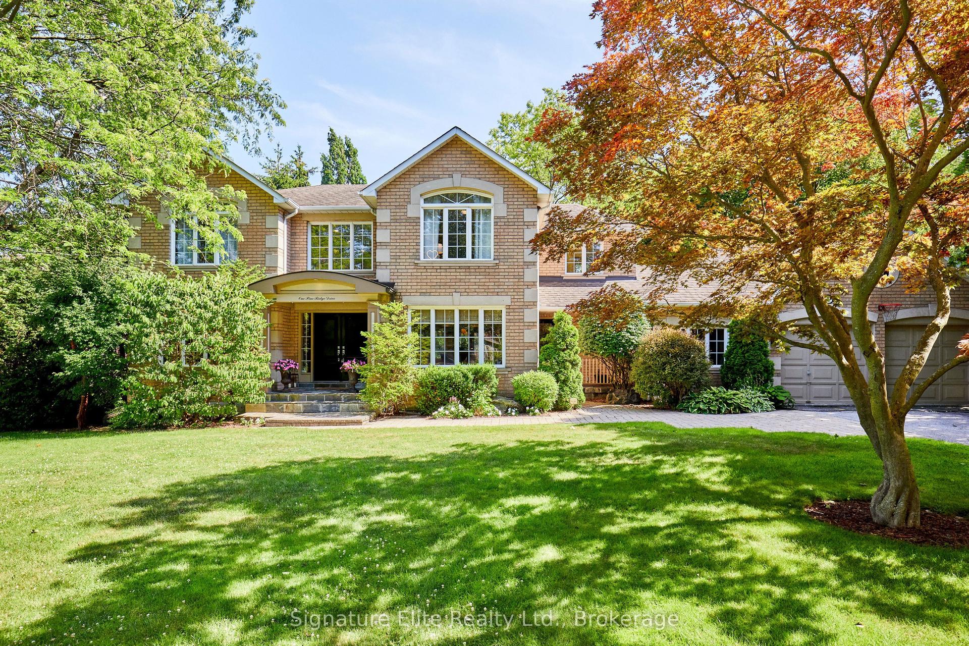 1 Pine Ridge Drive, Toronto — Detached for sale, photo 1