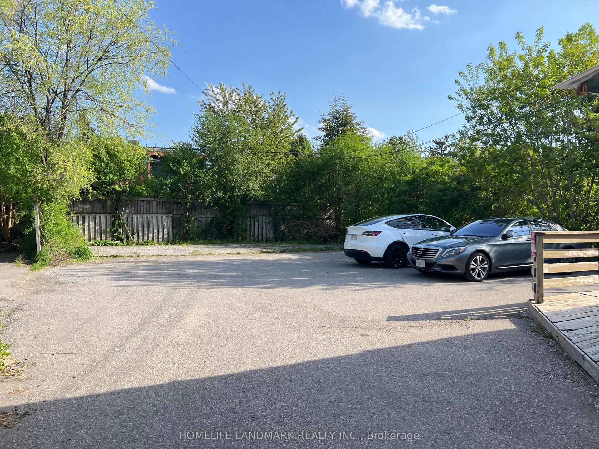 149 Finch Avenue W — photo 1