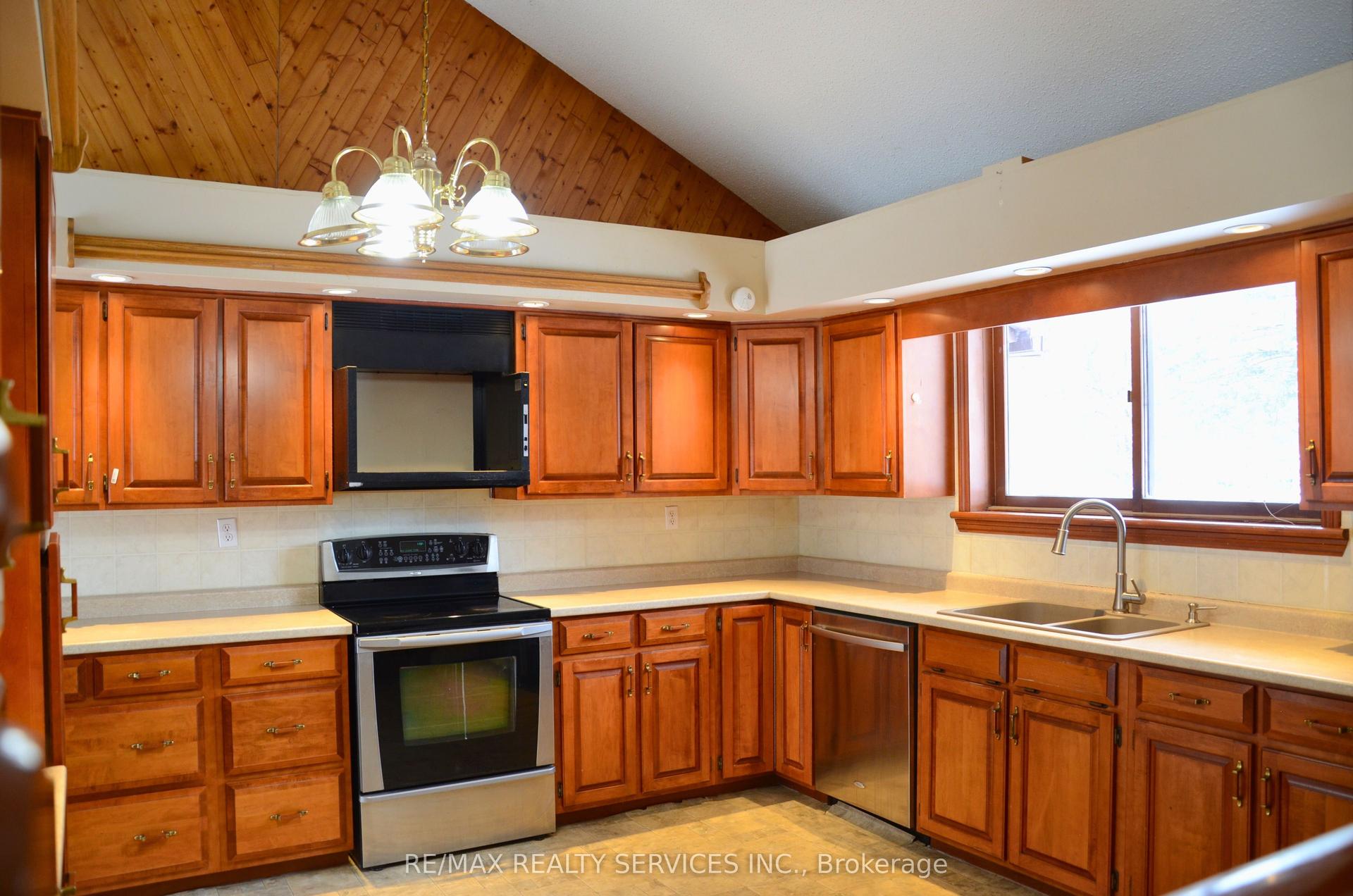 1045 Tremaine Avenue S — photo 1