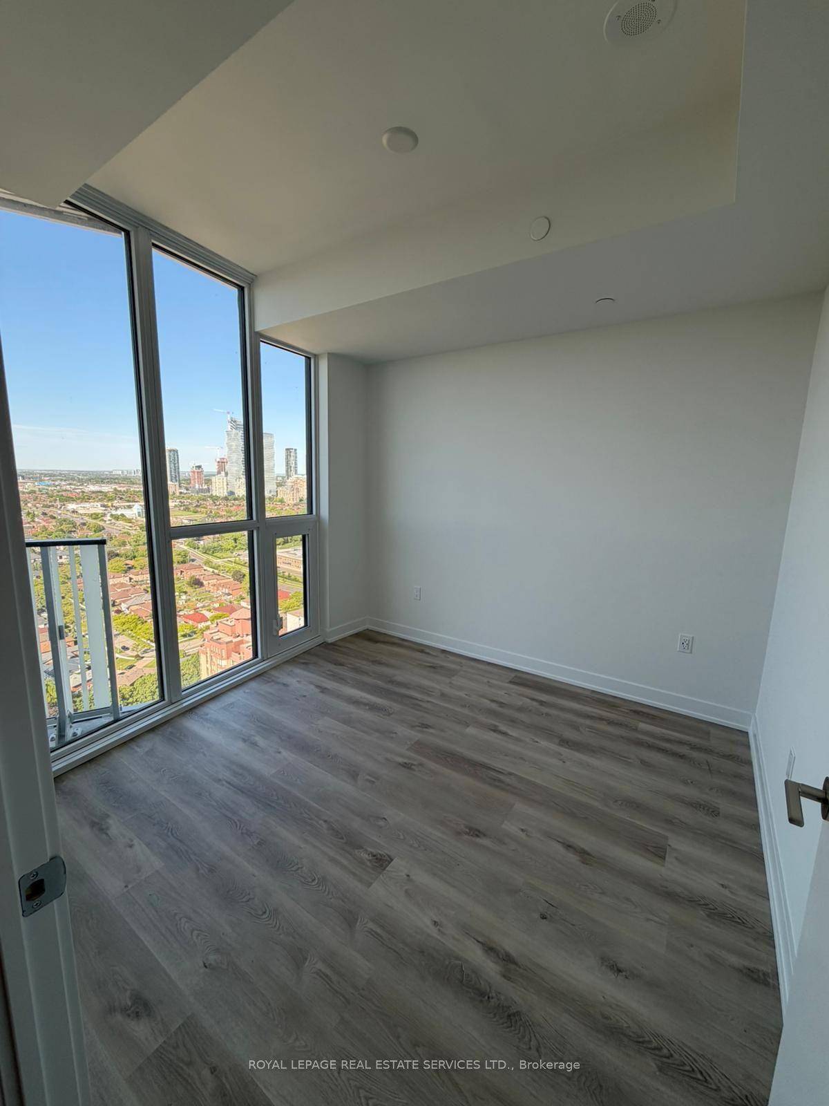1 Fairview Road E 3010 #3010 — photo 1