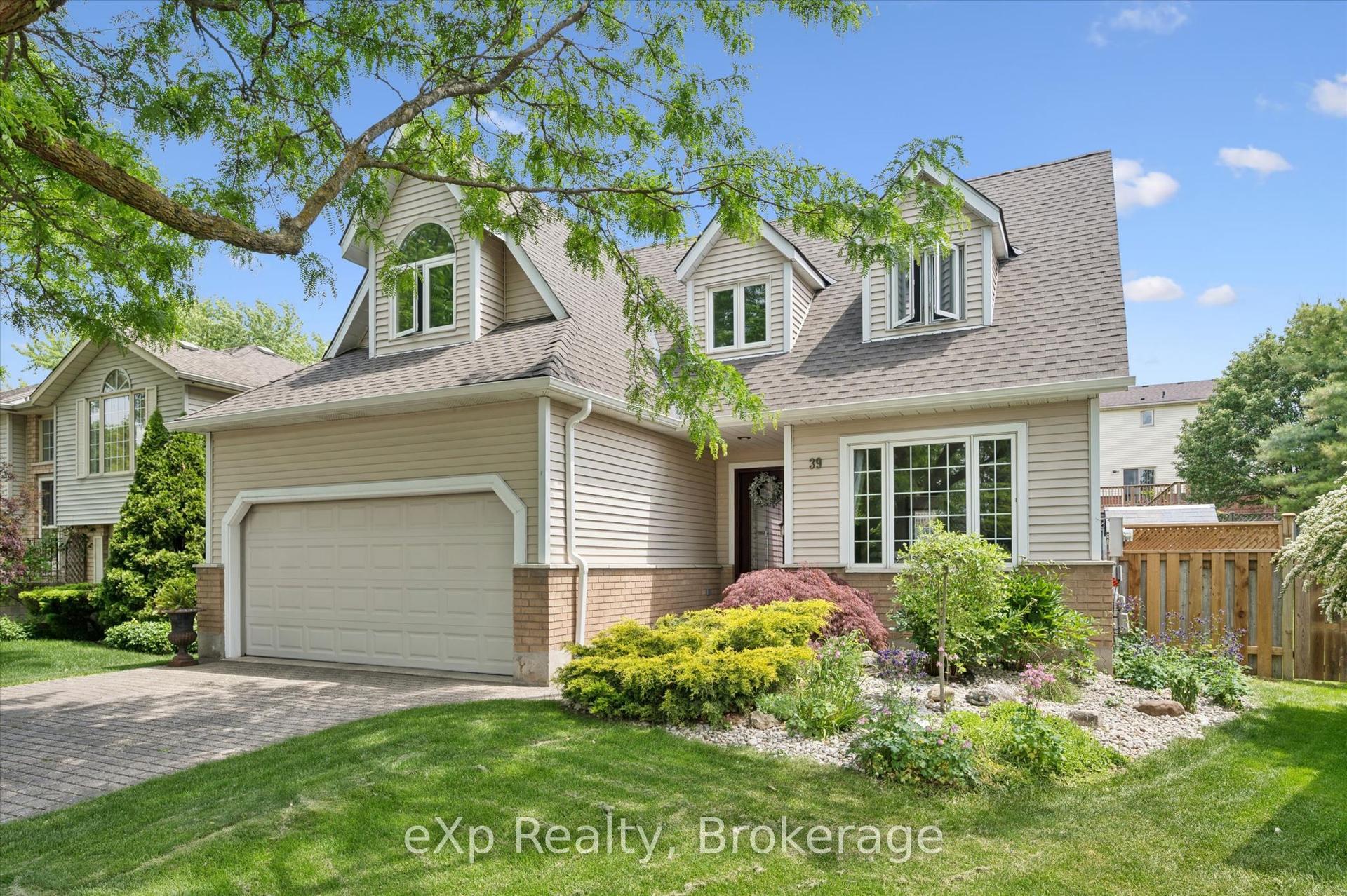 39 Celia Crescent — photo 1
