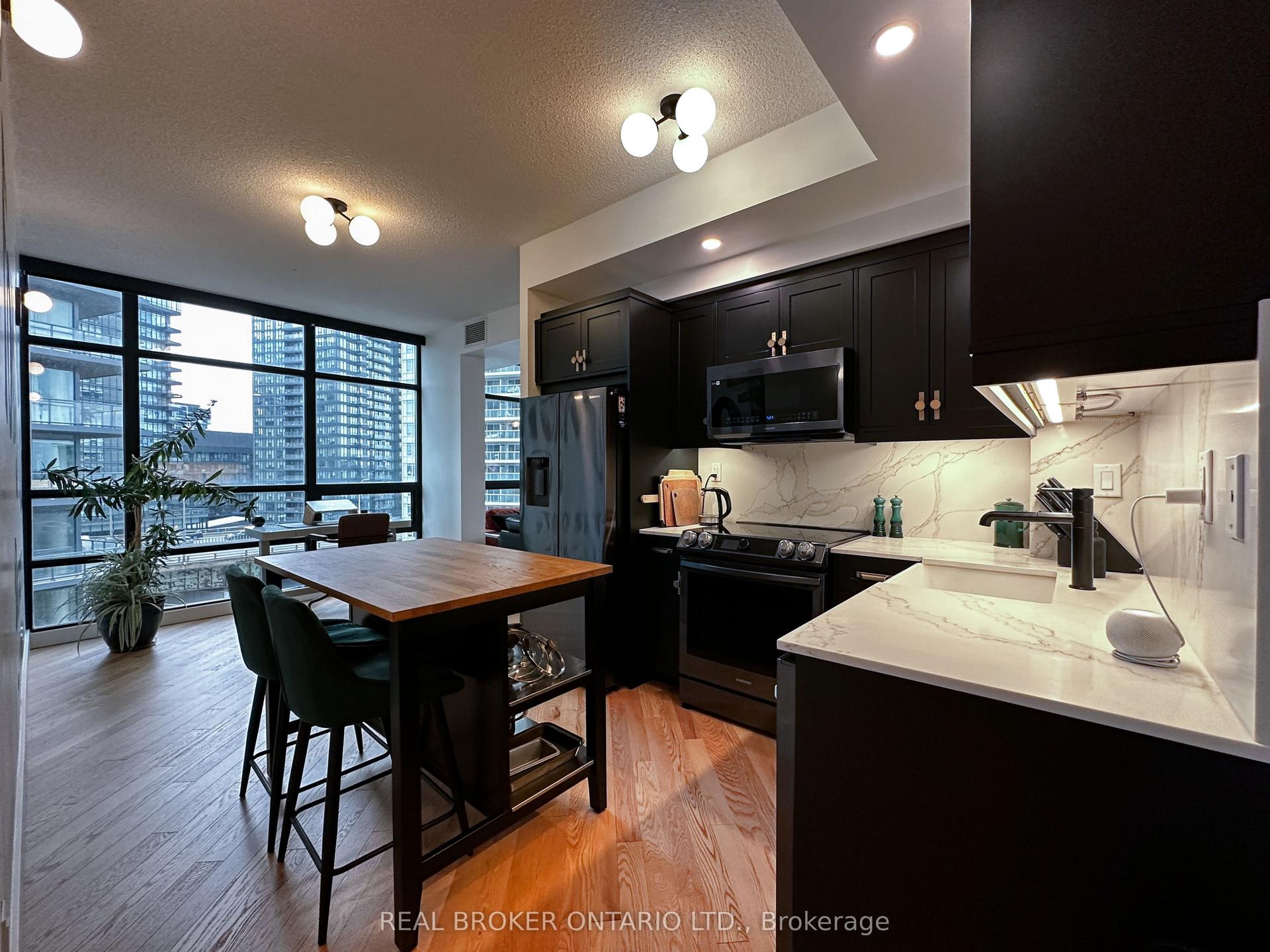15 Bruyeres Mews 903 #903 — photo 1