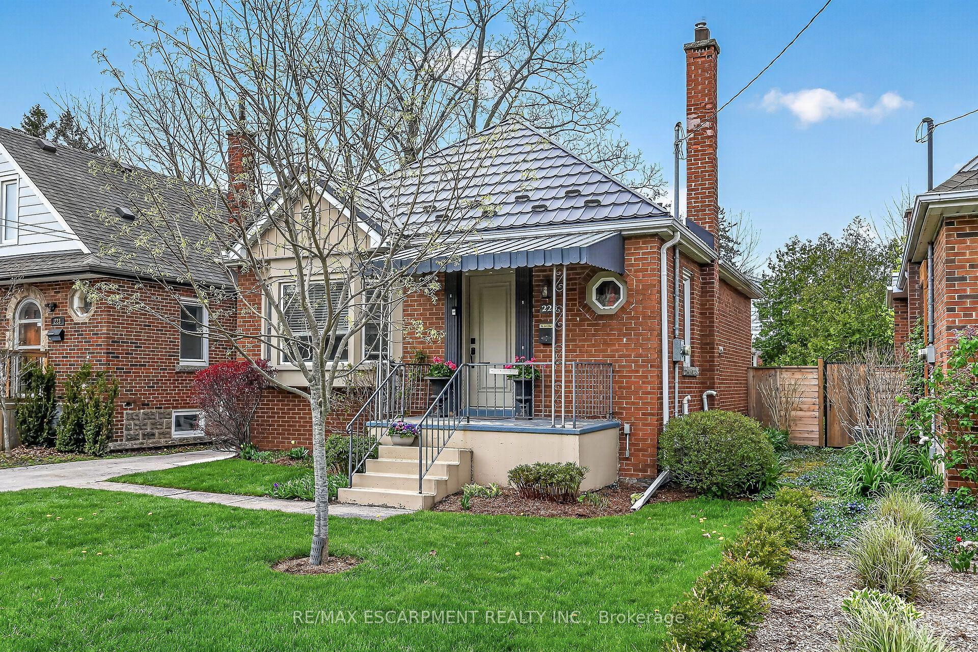 225 Bond Street — photo 1