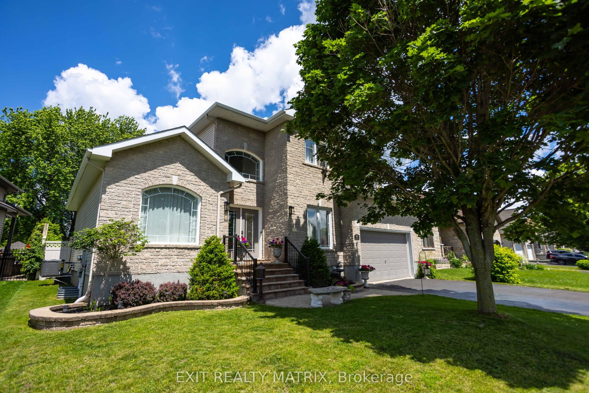 48 De La Rive Drive, Russell — Detached for sale, photo 1