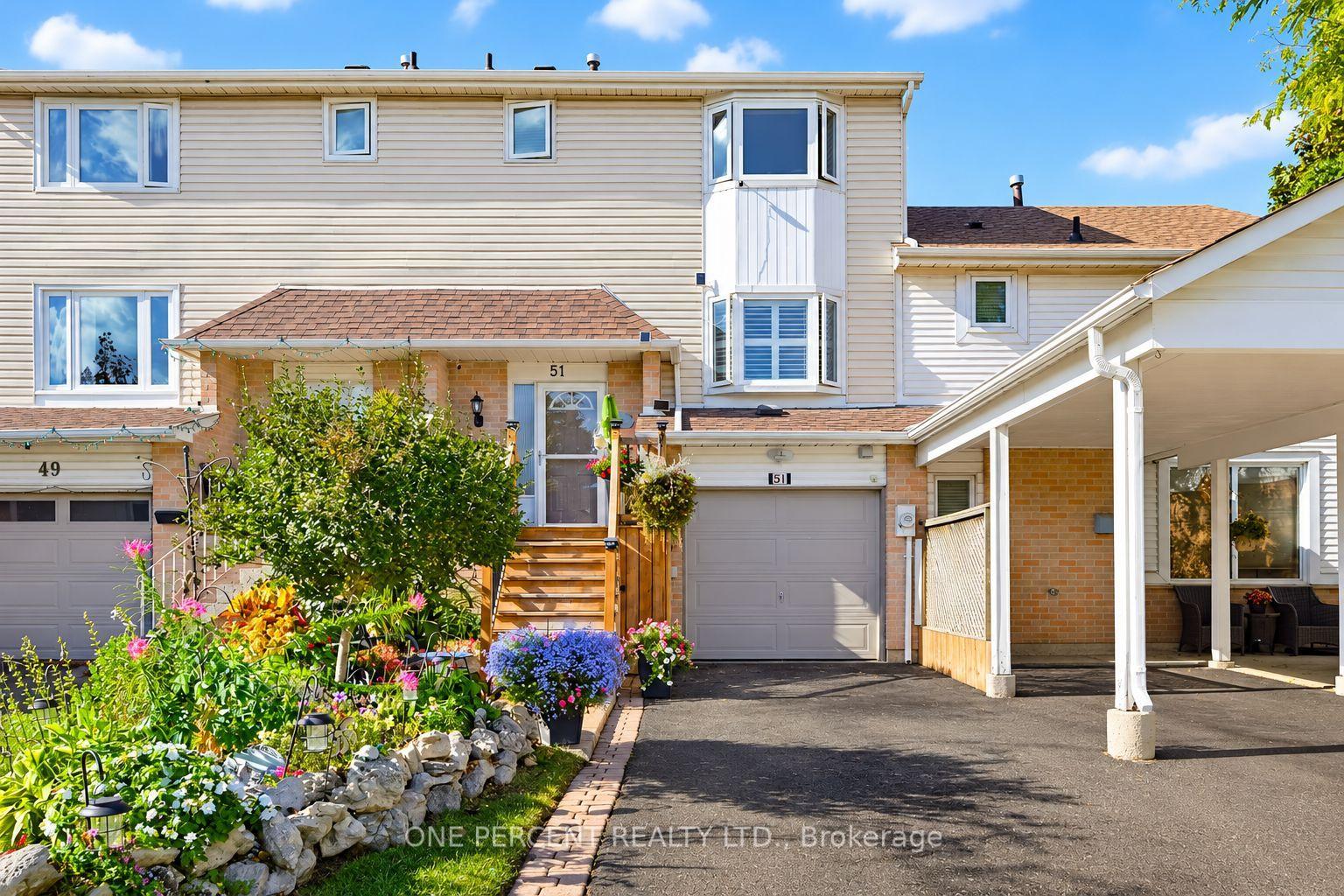 51 Courtleigh Square, Brampton — Townhouse for sale, photo 1