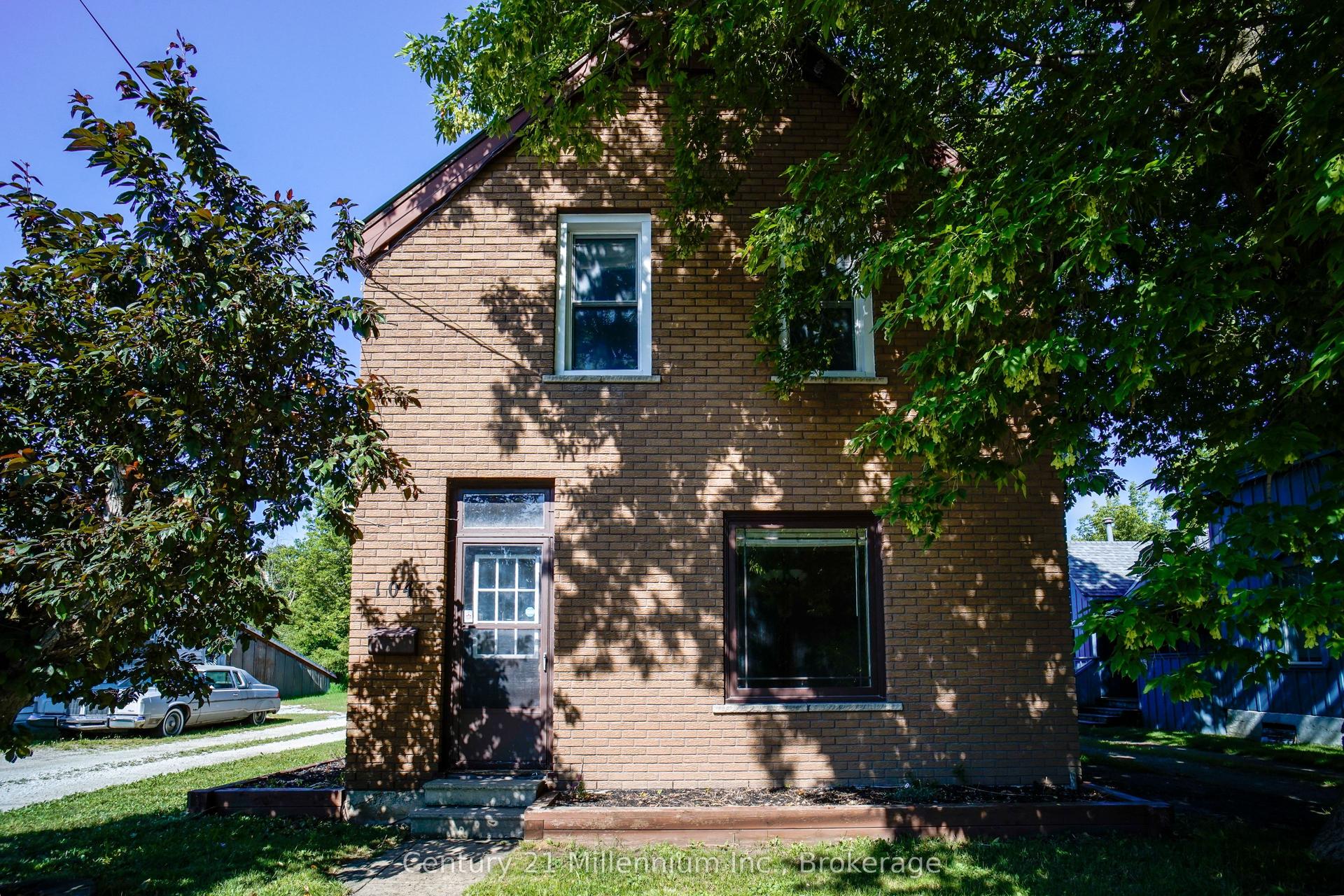 104 Spruce Street, Collingwood — Detached for sale, photo 1
