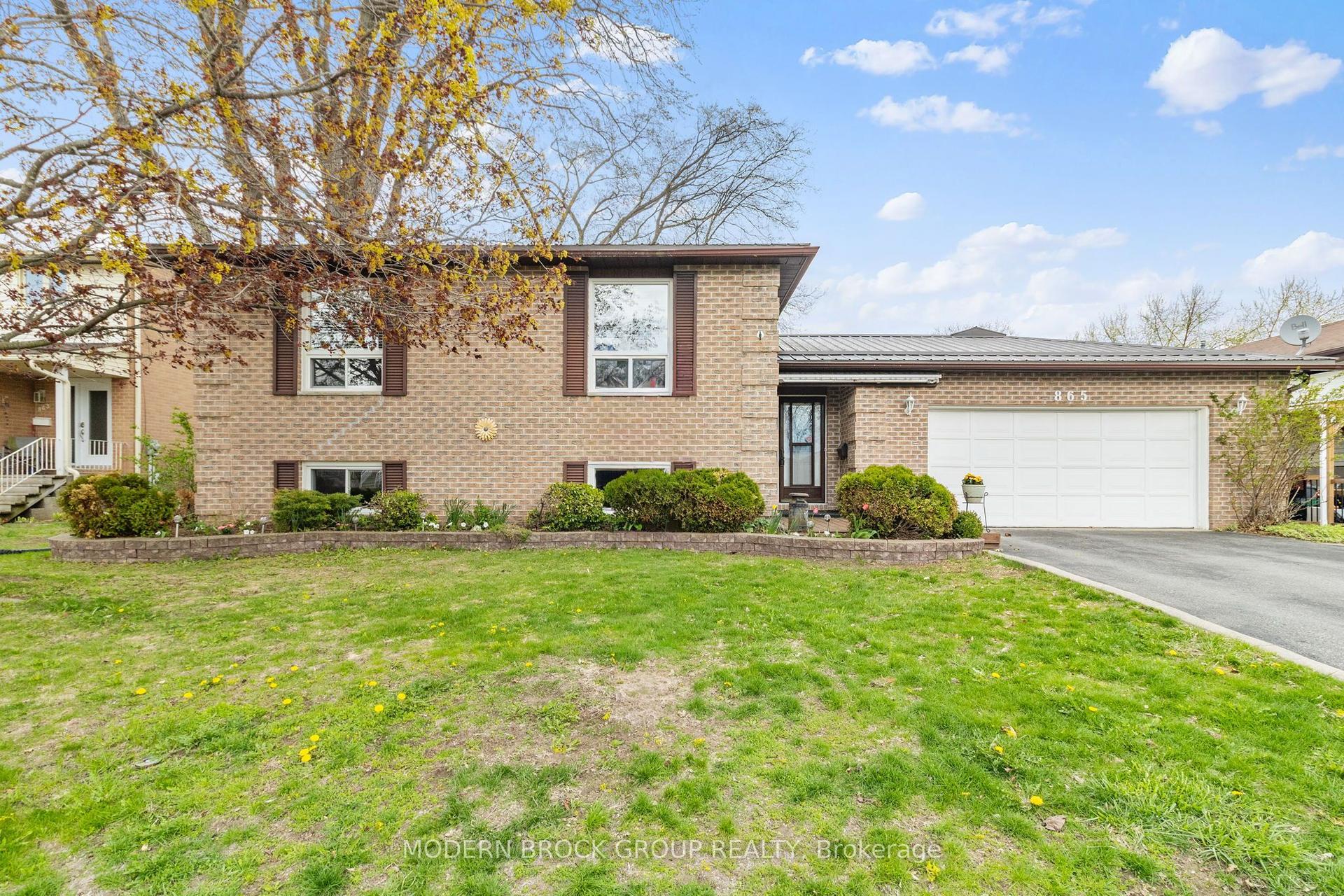 865 Cunningham Crescent — photo 1