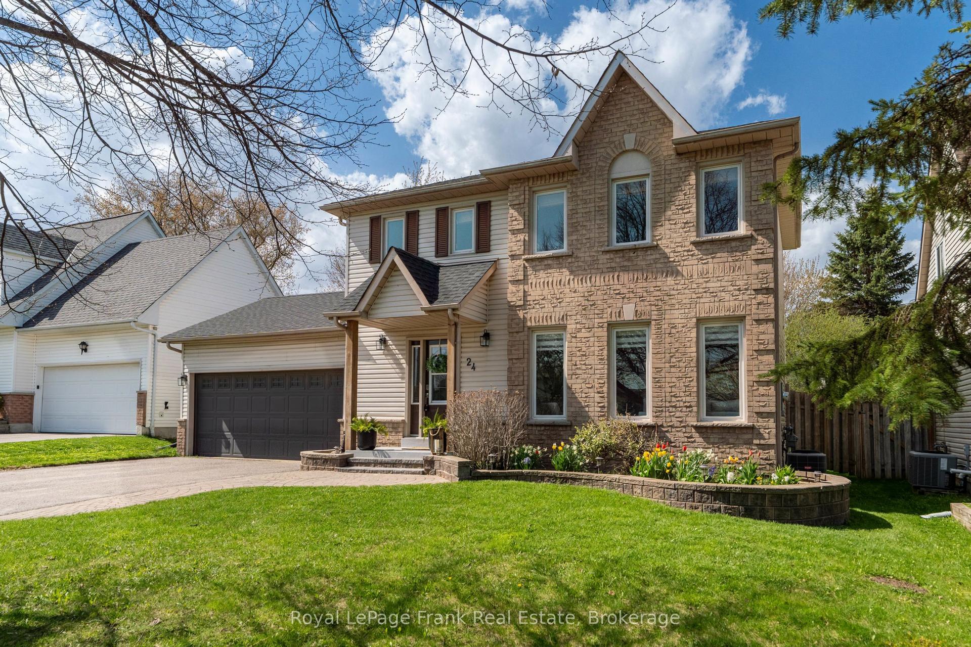 24 McGuire Crescent — photo 1