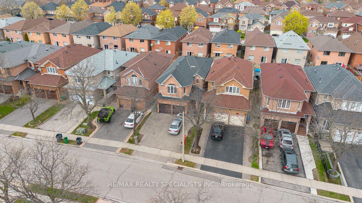 25 Golden Eagle Road — photo 1