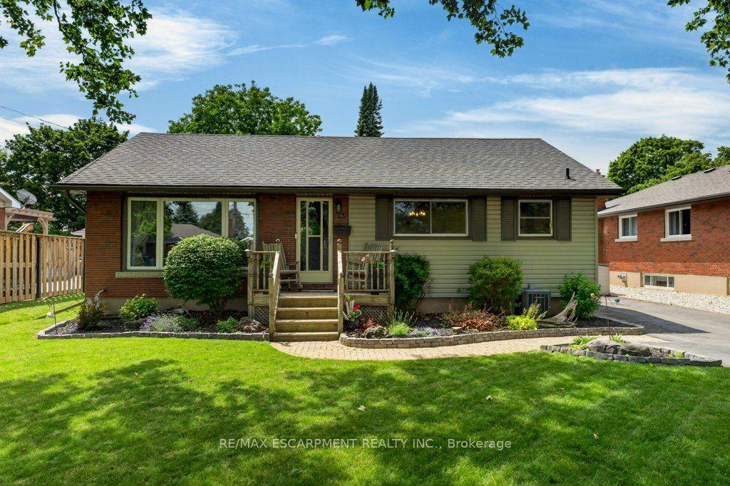 15 Roxanne Drive — photo 1