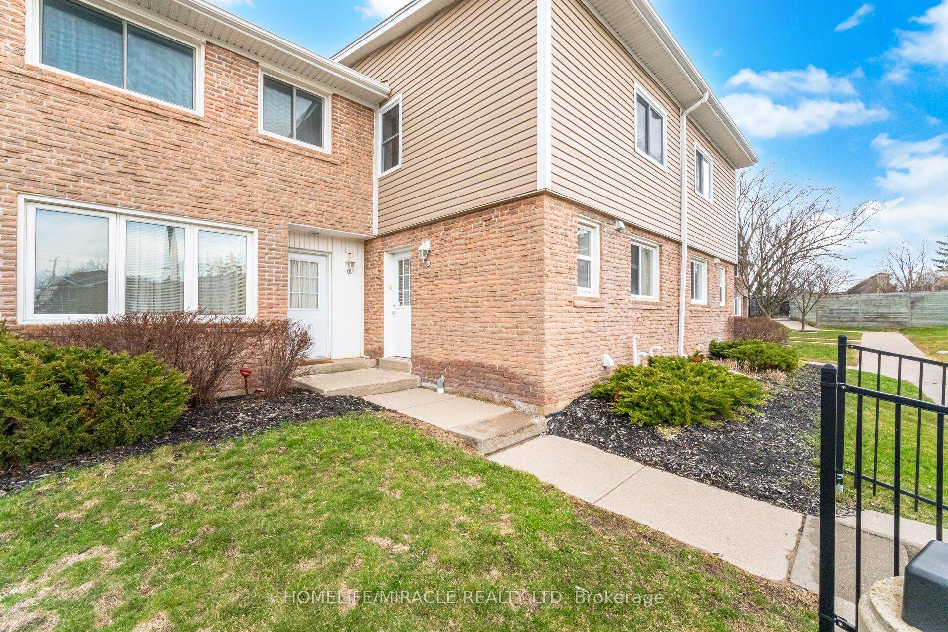 50 Westmount Road, Kitchener — Condo Town for sale, photo 1
