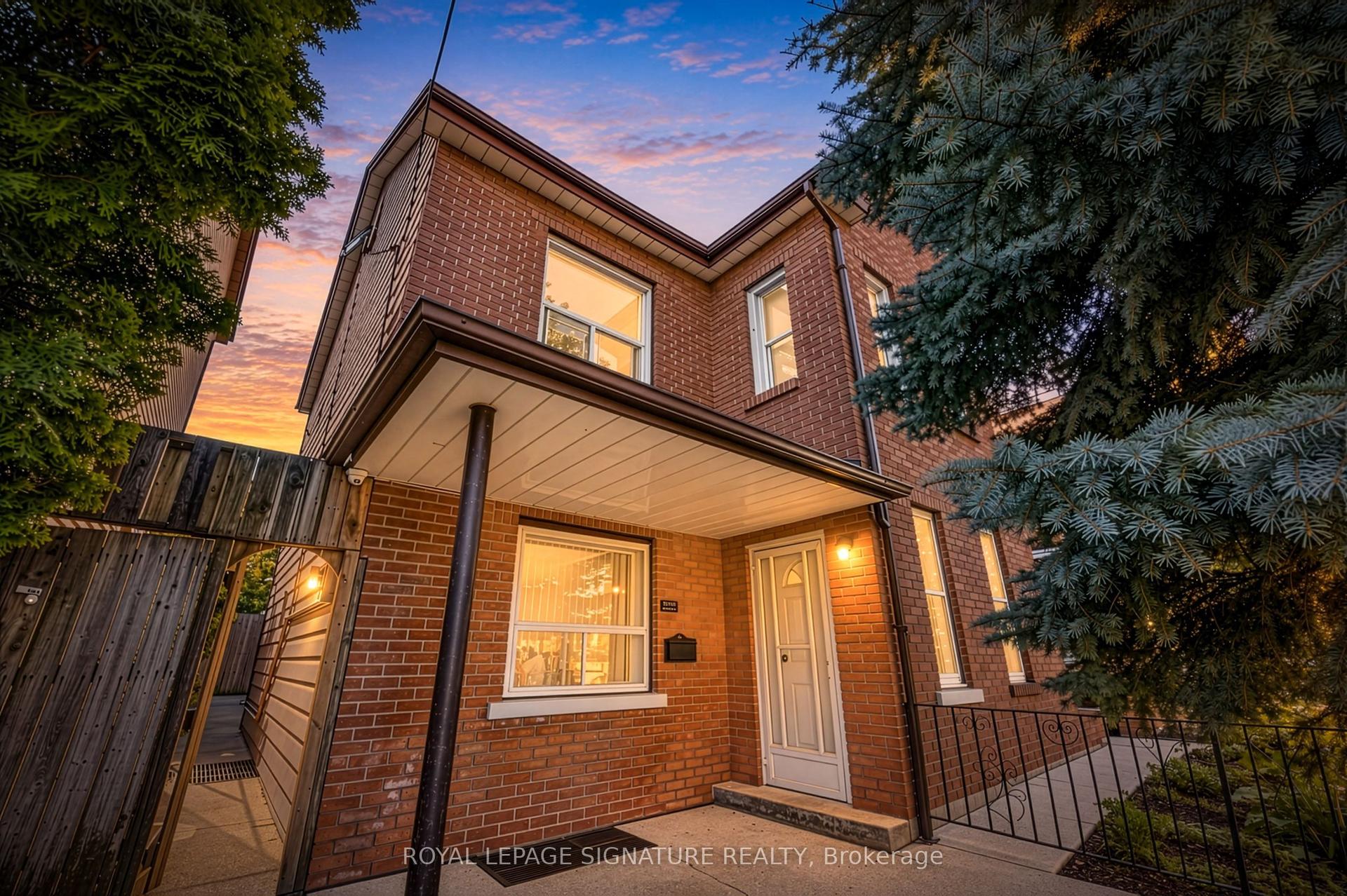 212 Lippincott Street, Toronto — Semi-Detached for sale, photo 1