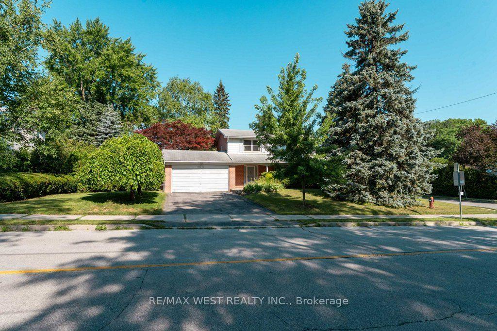 2 Robinter Drive, Toronto — Detached for sale, photo 1