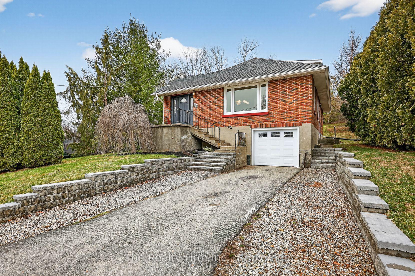 105 King Street E, Ingersoll — Detached for sale, photo 1