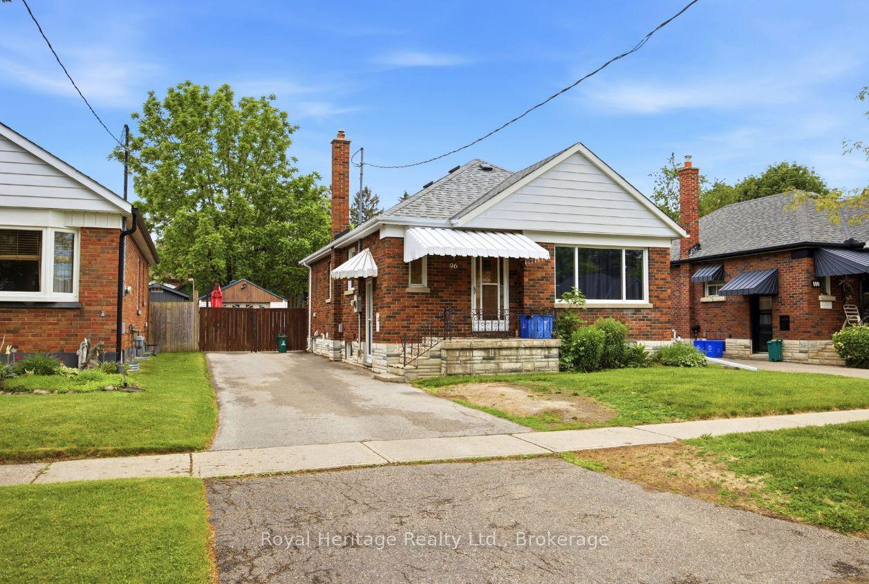 96 Oakes Avenue — photo 1