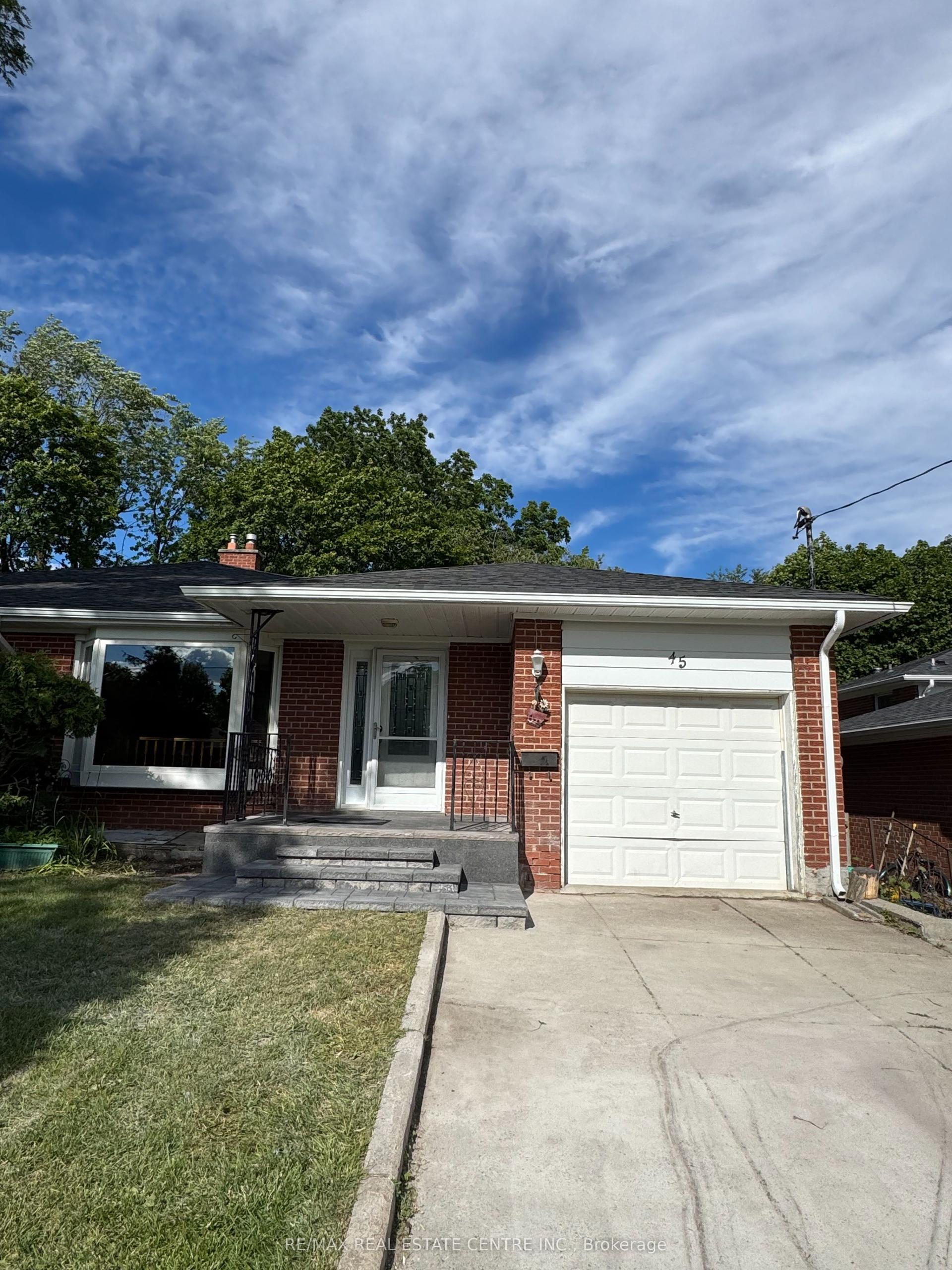 45 SHERWOOD FOREST Drive — photo 1