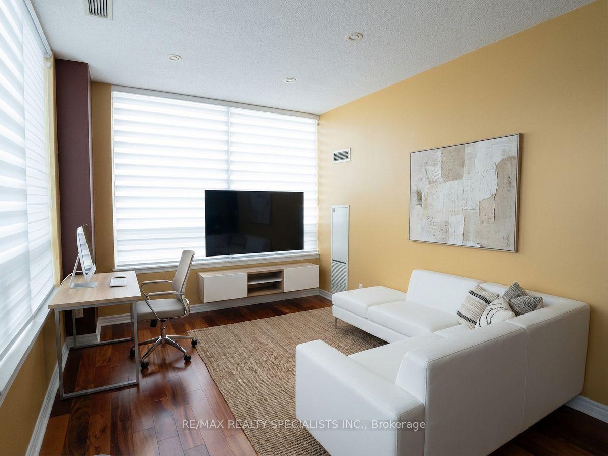 3504 Hurontario Street 307 #307 — photo 1