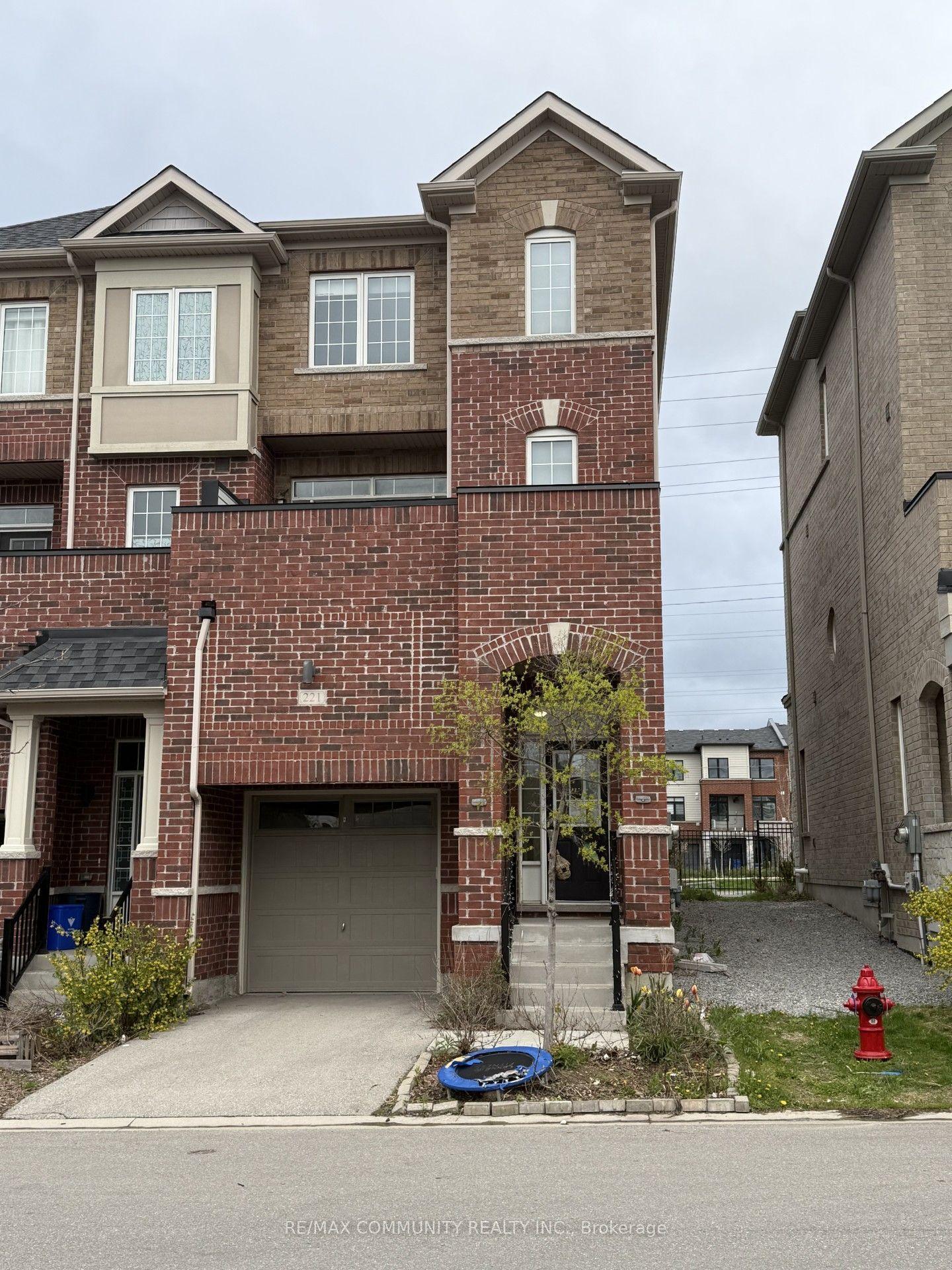 221 Harding Park Street, Newmarket — Townhouse for sale, photo 1