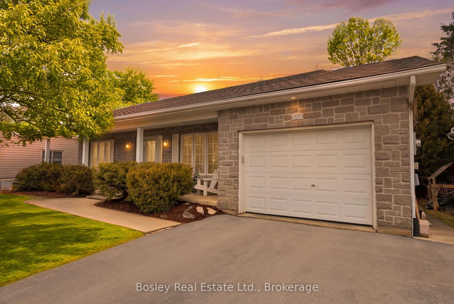 17 Ridge Creek Drive W — photo 1