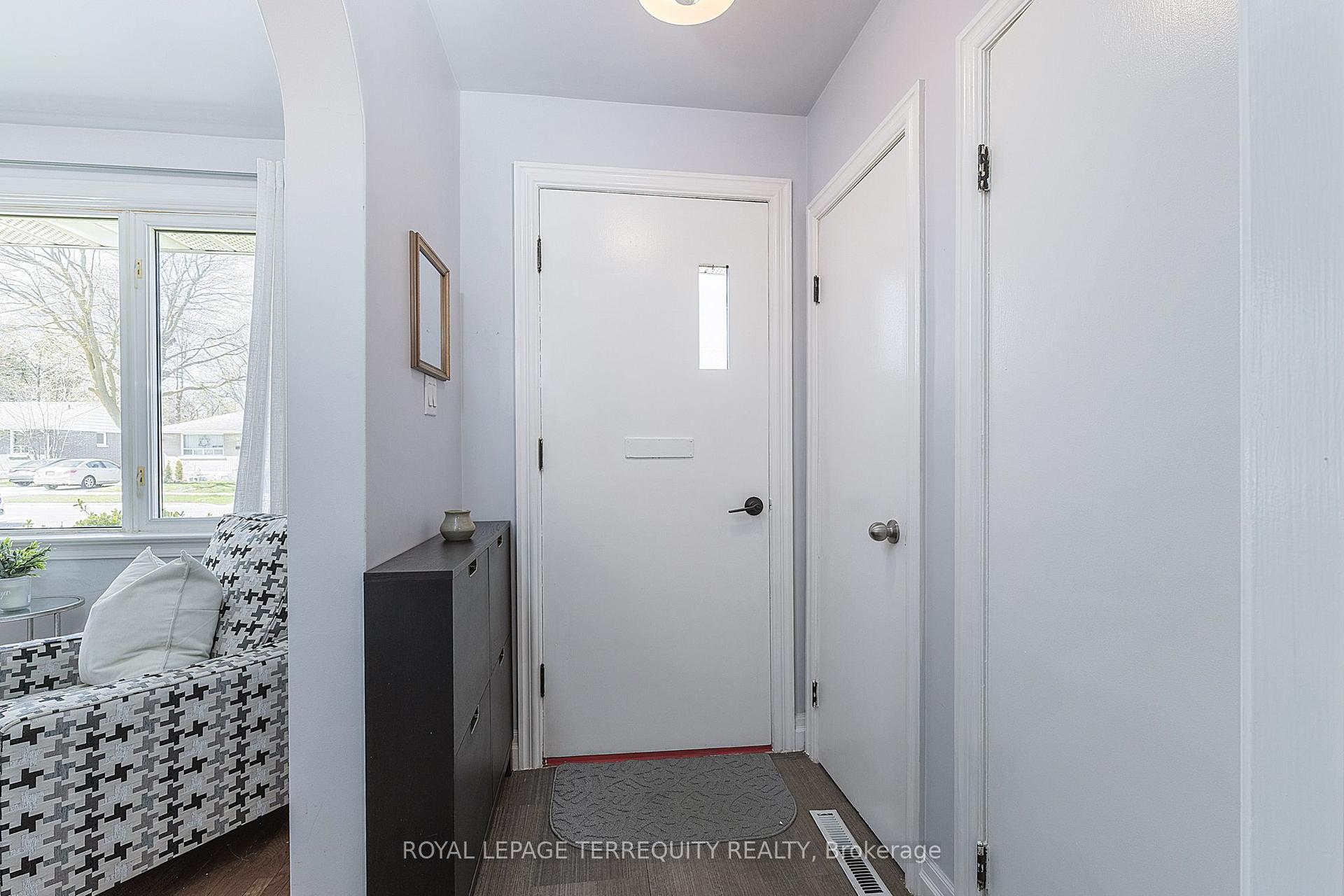 32 Admiral Road — photo 1