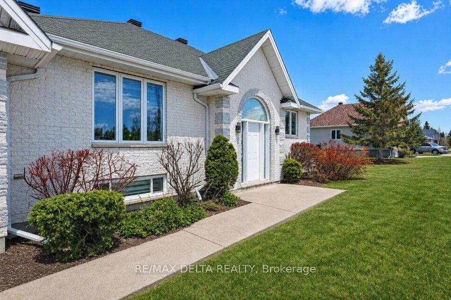 2031 Devine Road — photo 1