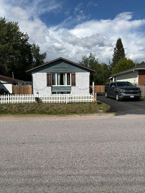 100 Strathcona Drive, North Bay — Detached for sale, photo 1