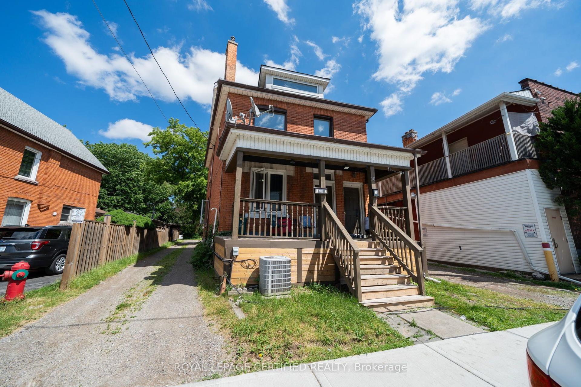 10 Fairleigh Avenue N — photo 1