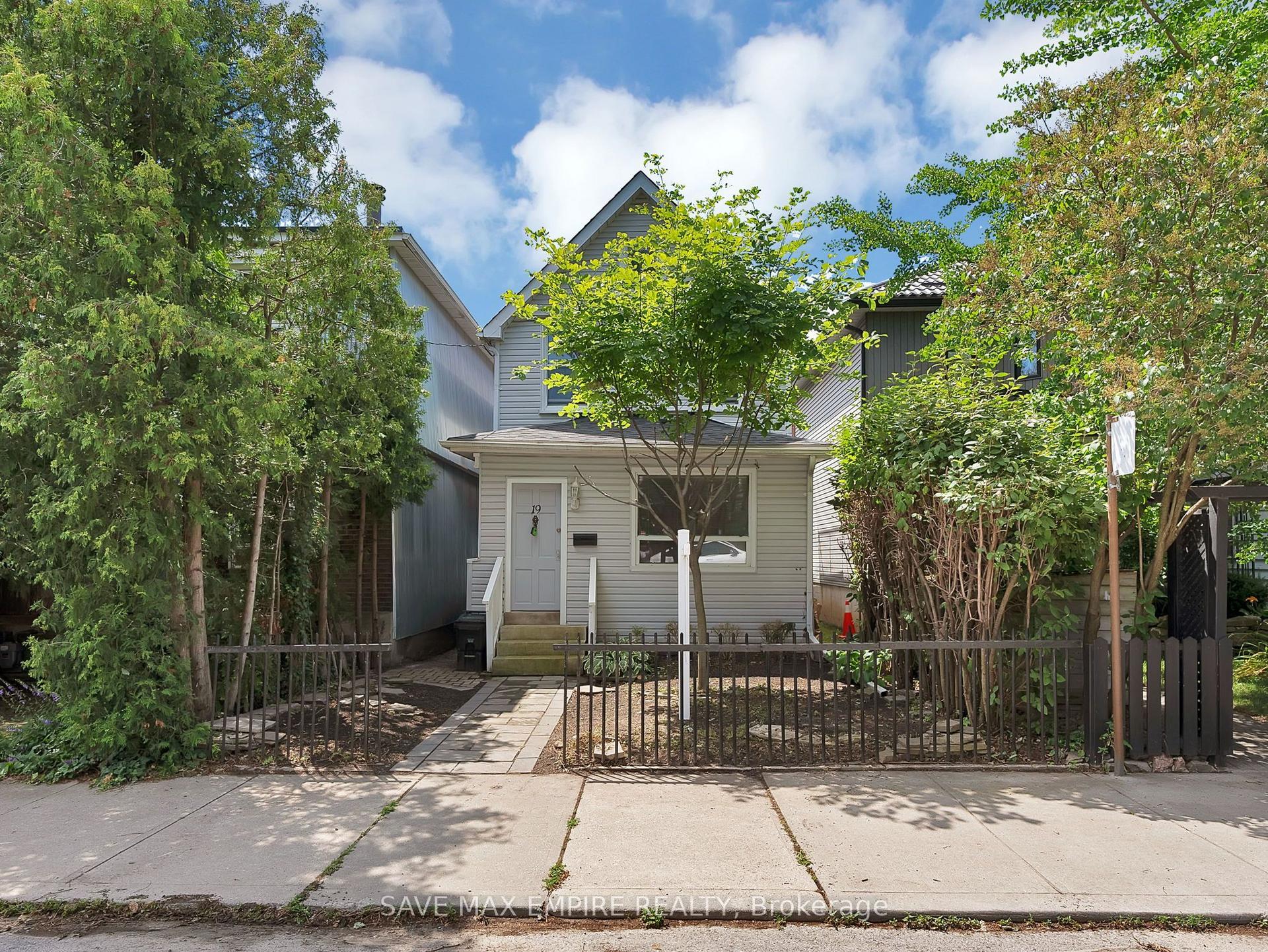 19 Minto Street, Toronto — Detached for sale, photo 1