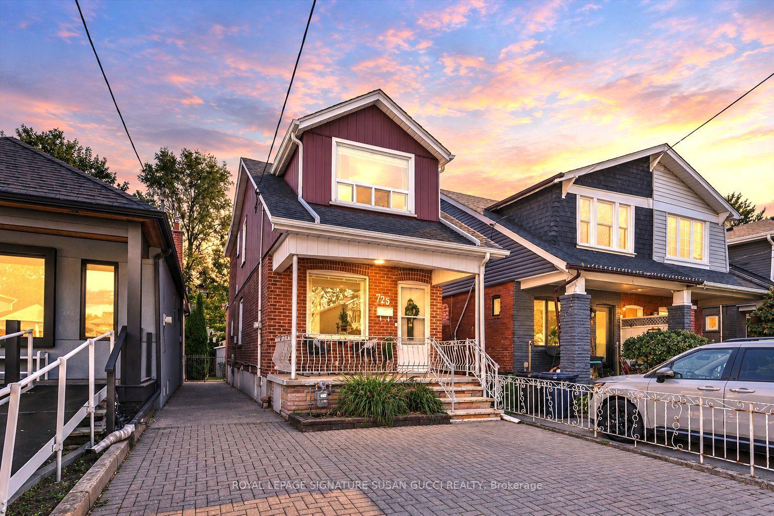 725 Sammon Avenue, Toronto — Detached for sale, photo 1