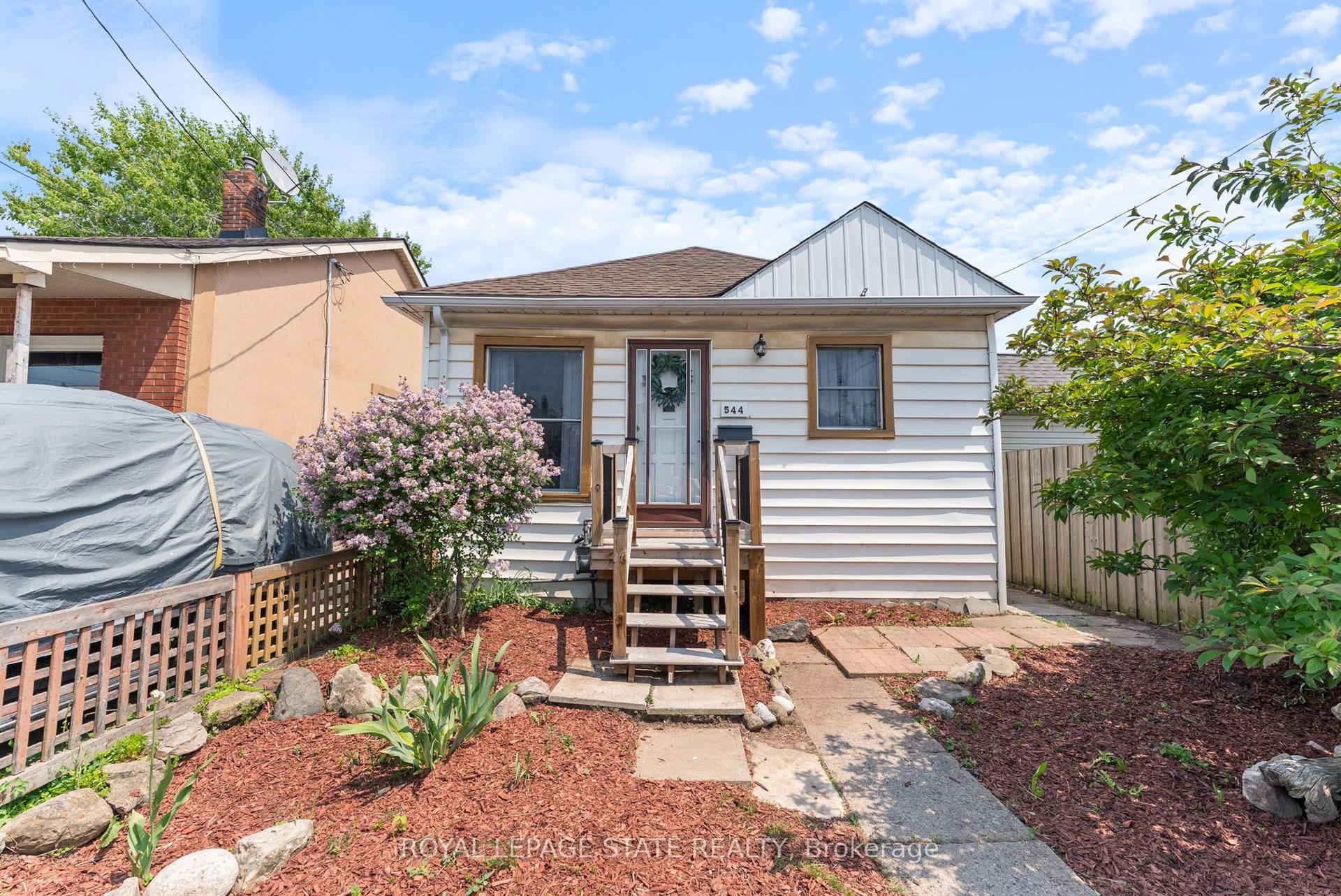 544 Mary Street — photo 1