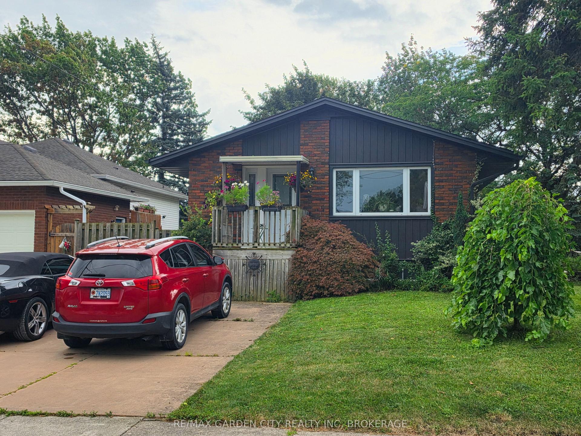 49 Ursula Avenue, St. Catharines — Detached for sale, photo 1