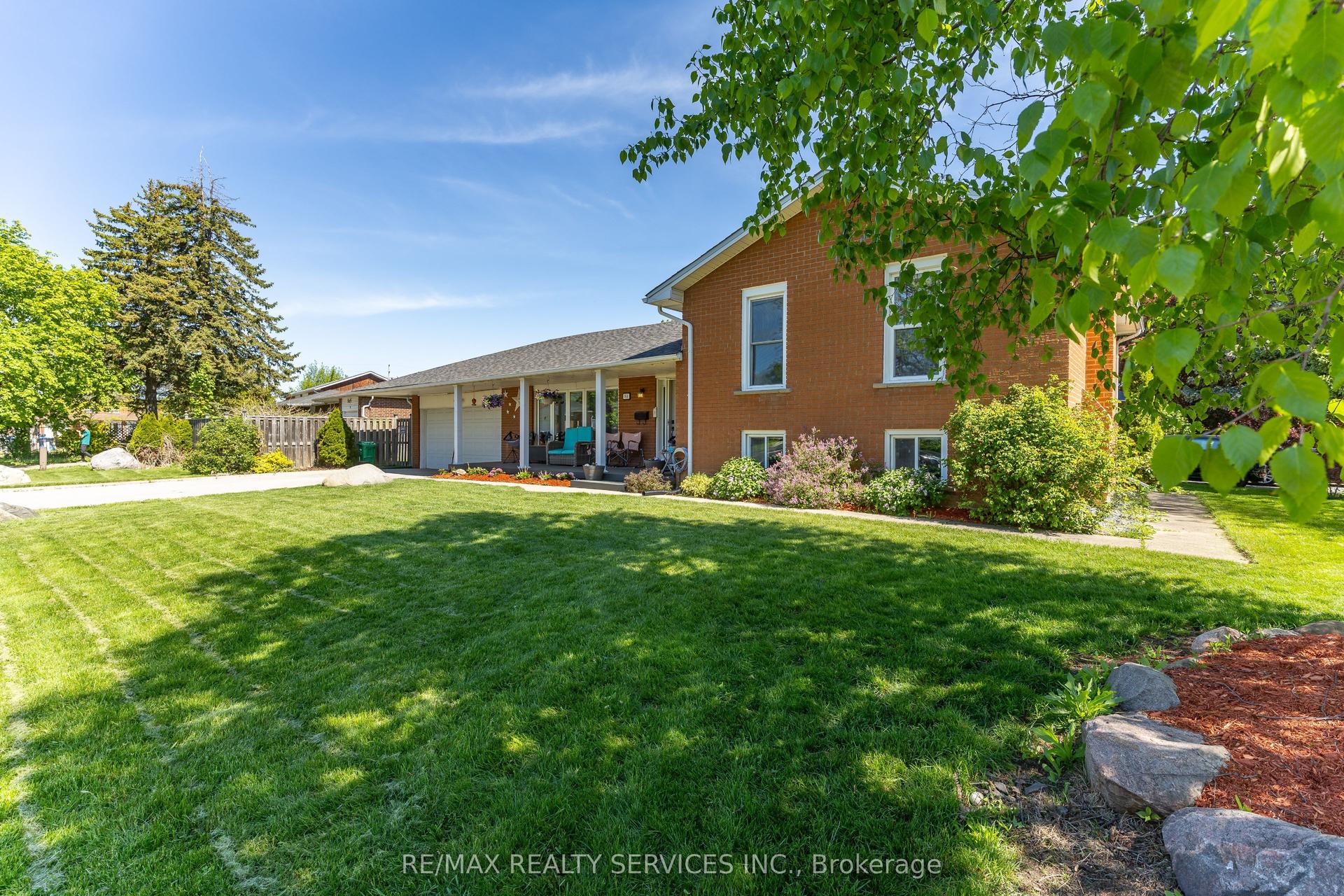 84 Marchbank Crescent — photo 1