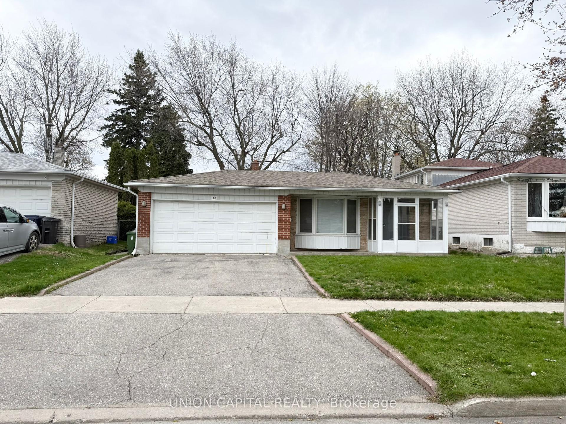 38 Deepdale Drive Lower #Lower — photo 1