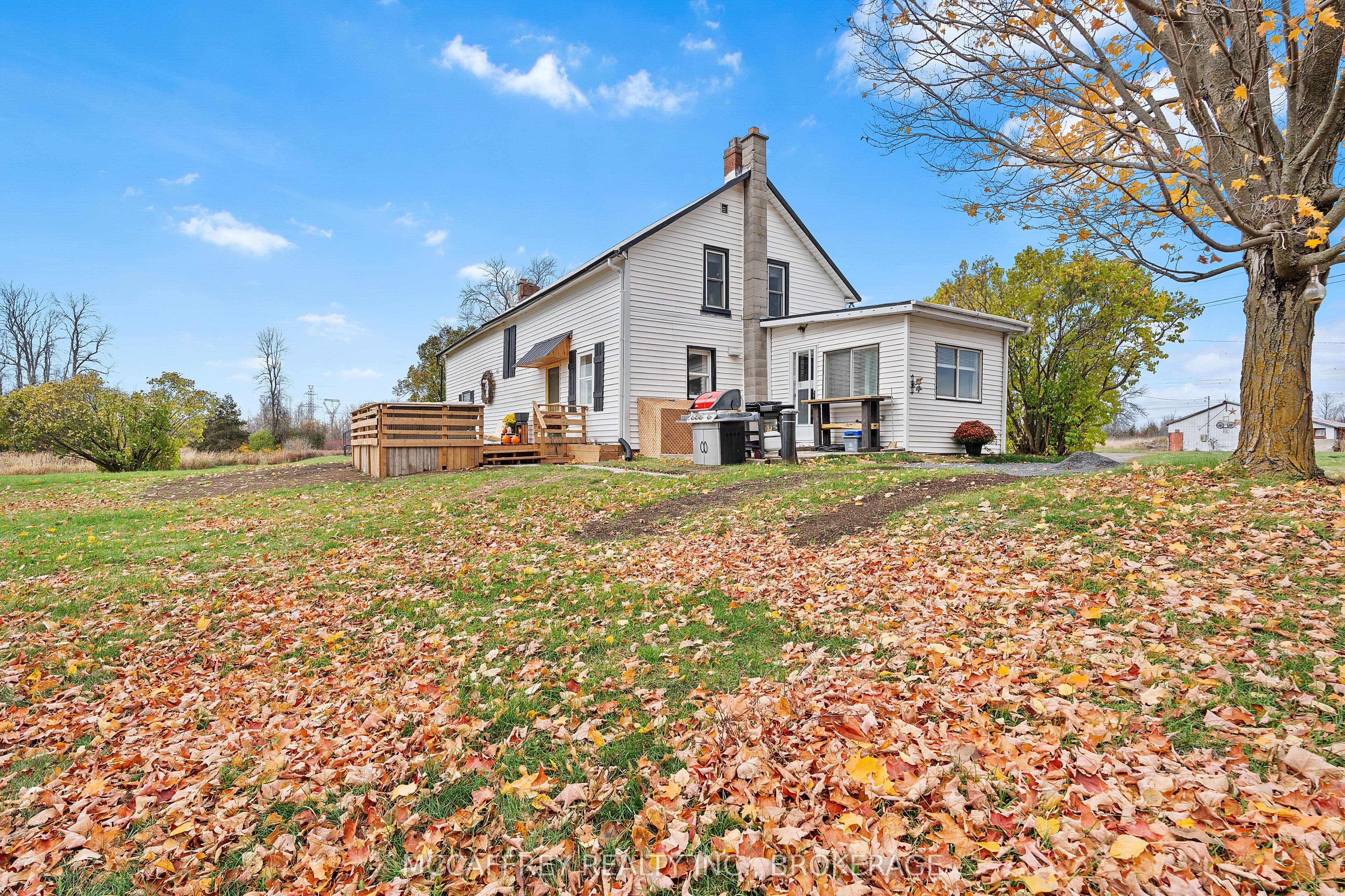 1549 DOYLE Road — photo 1