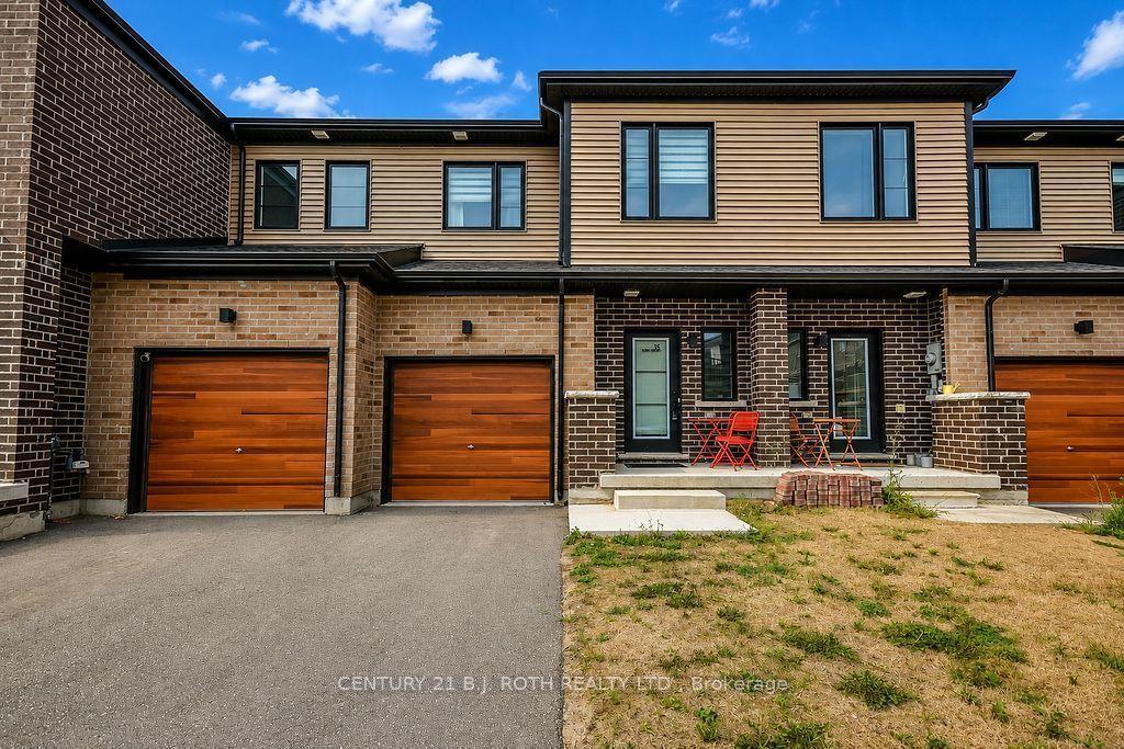 35 Pumpkin Corner Crescent, Barrie — Townhouse for sale, photo 1