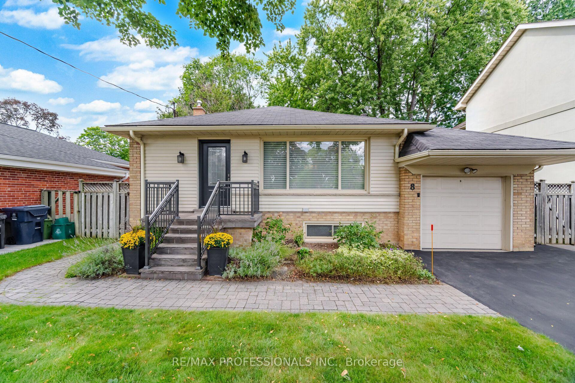 8 Beaverbrook Avenue, Toronto — Detached for sale, photo 1