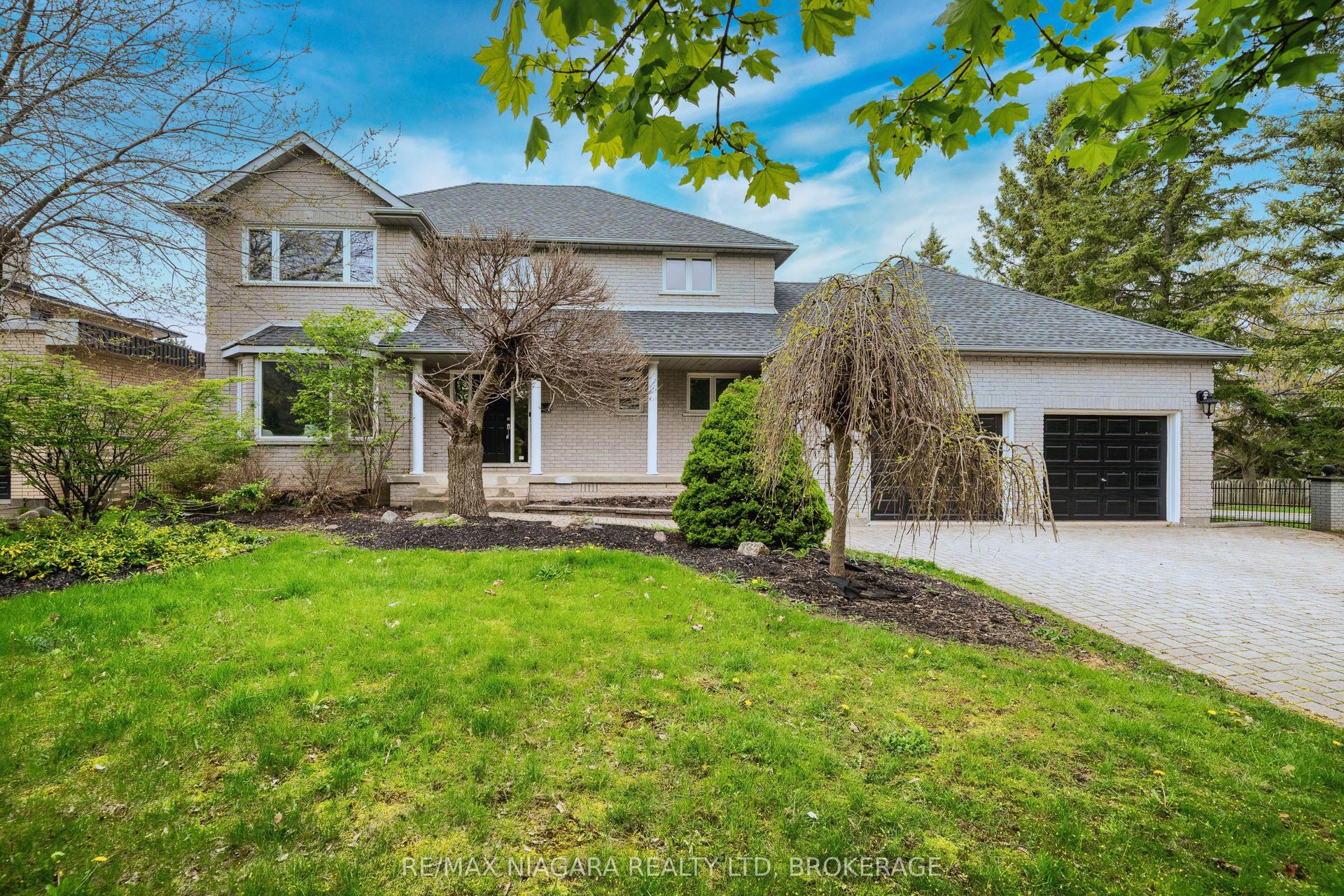 2 Mcclure Crescent — photo 1