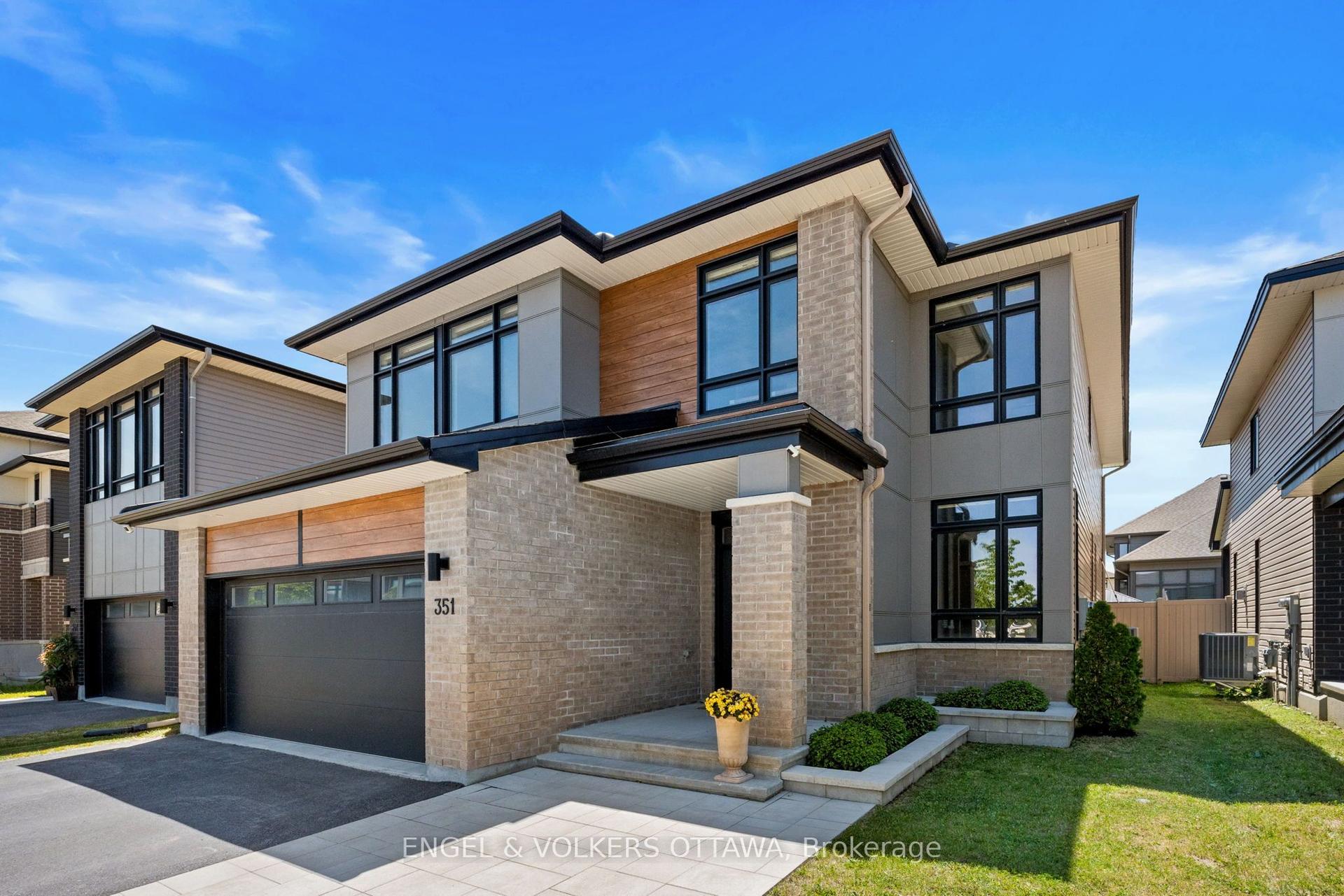 351 Shuttleworth Drive, Leitrim — Detached for sale, photo 1