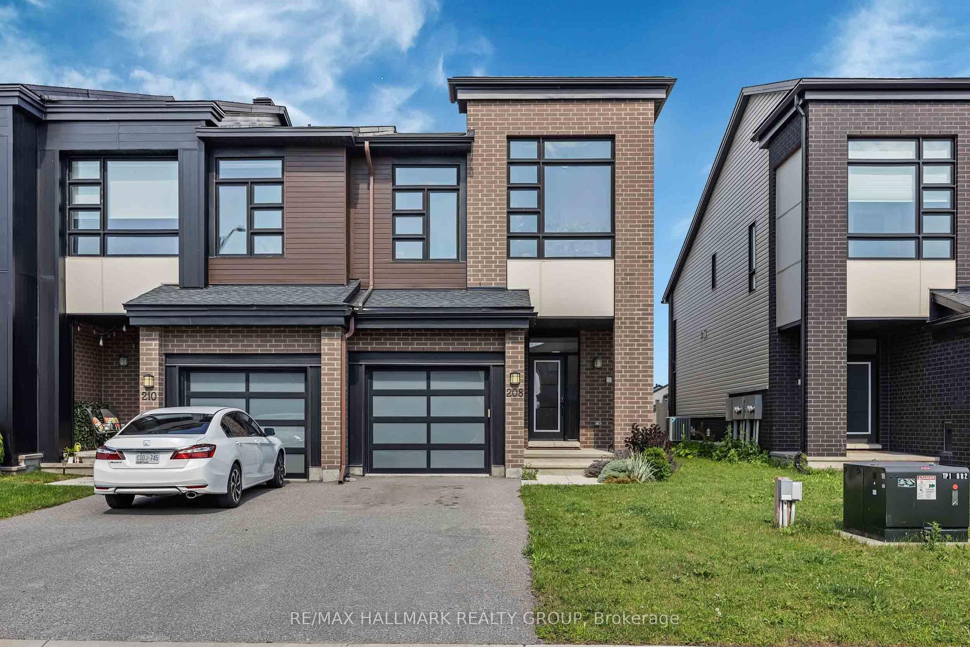 208 Big Dipper Street E, Blossom Park - Airport and Area — Townhouse for lease, photo 1