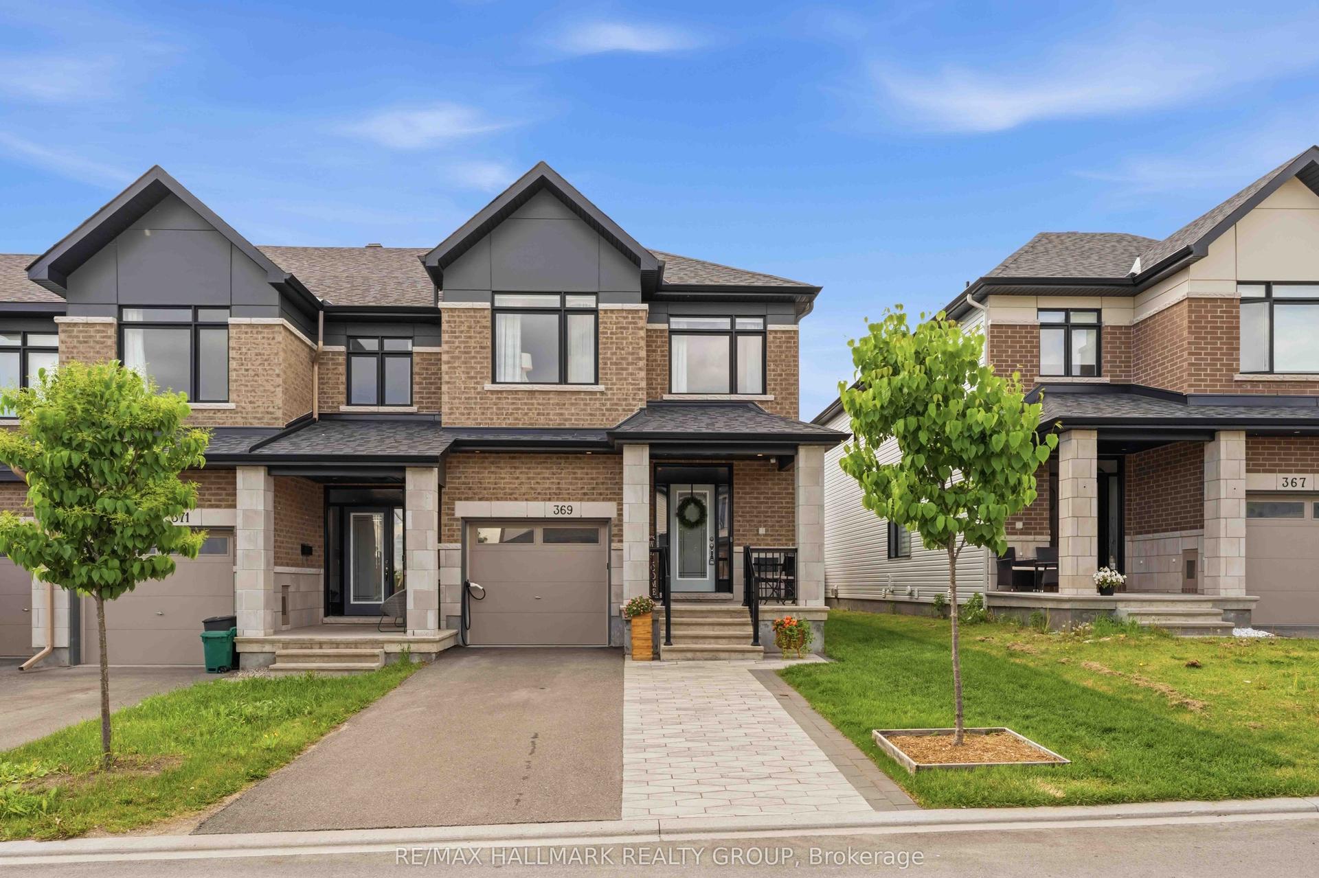 369 Broadridge Crescent — photo 1