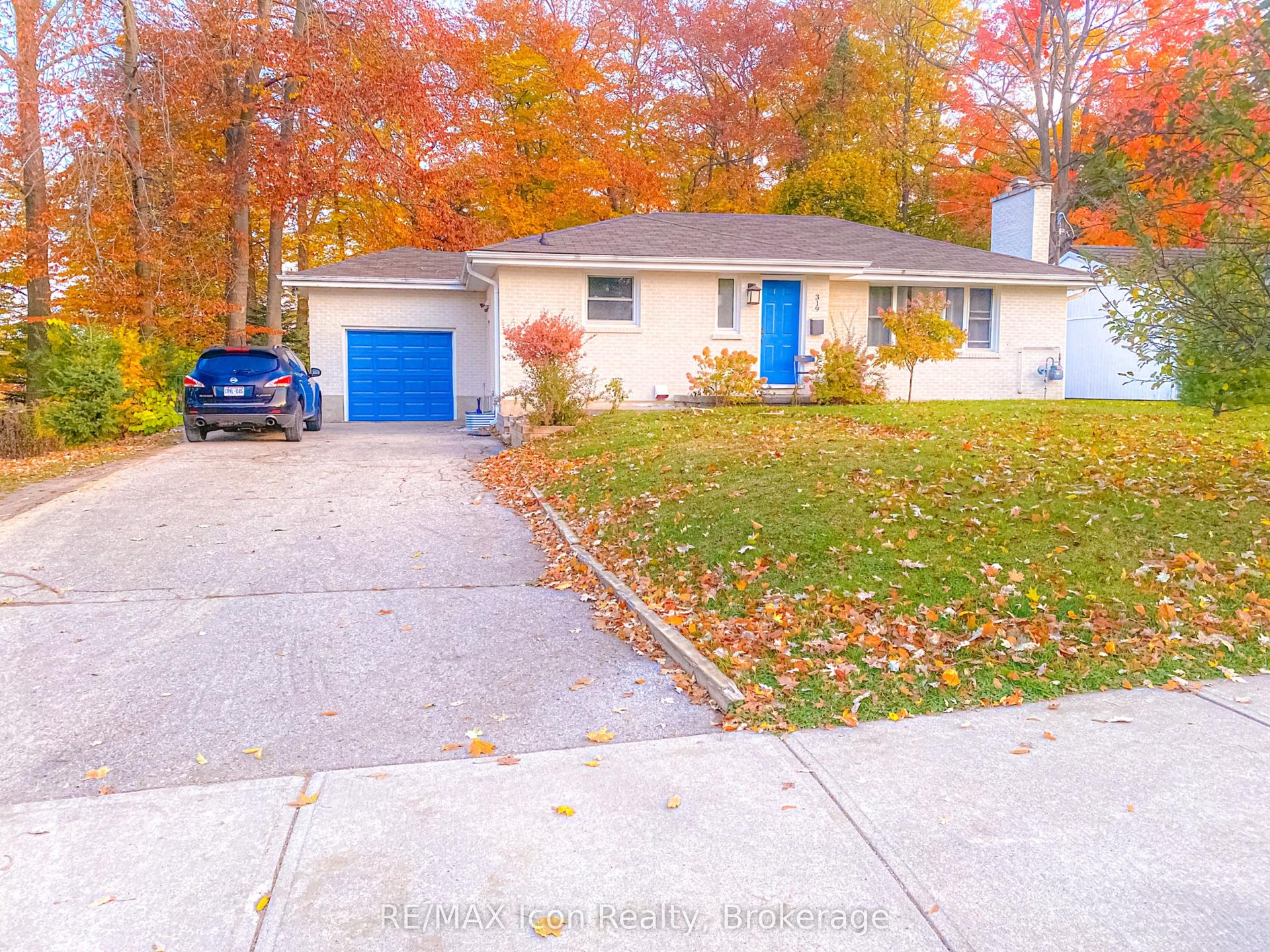 319 RIDGEWOOD Crescent S Main #Main — photo 1
